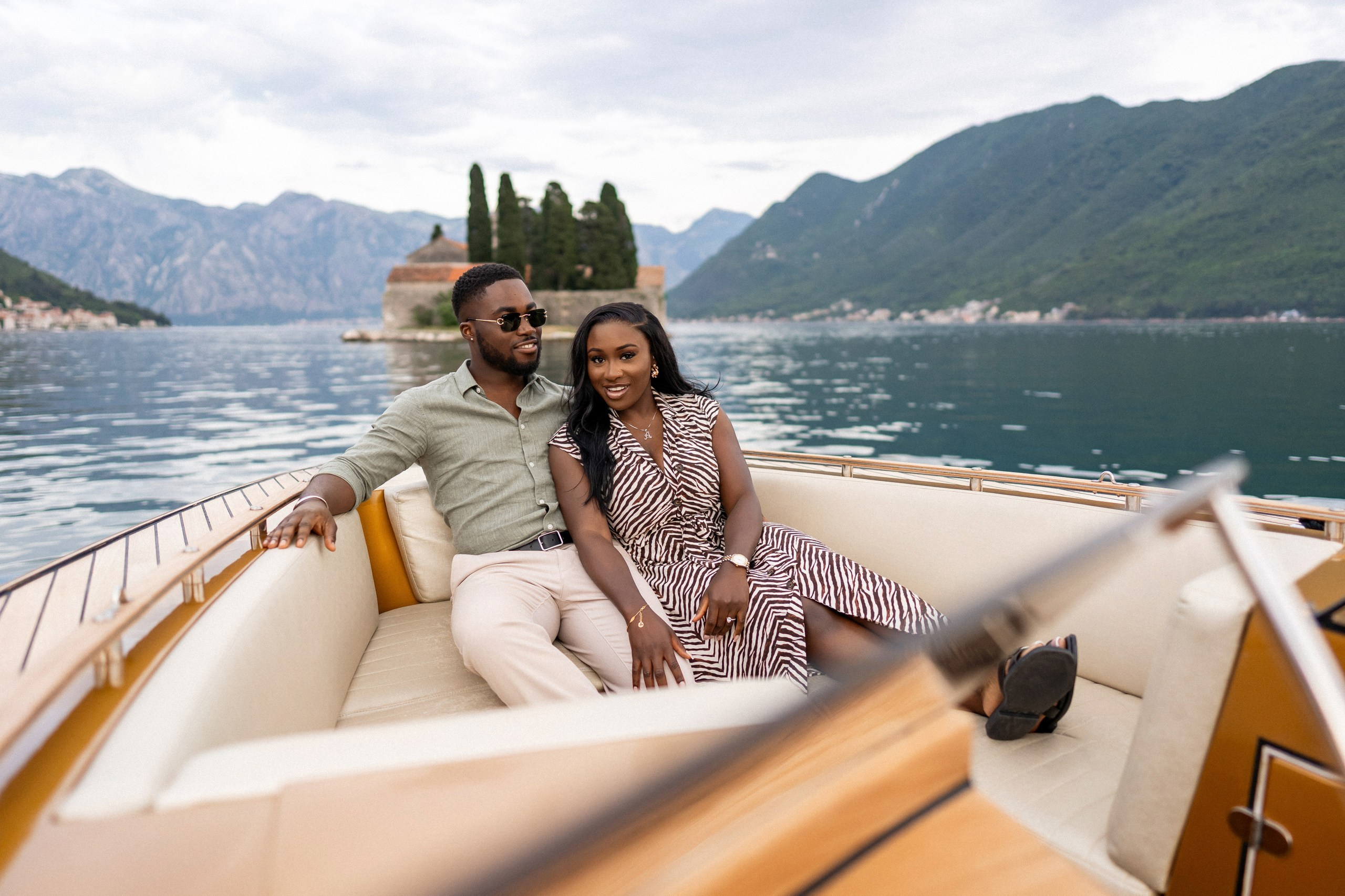 Love story in Perast with boat tour. Fotograf i snimatelj za venčanja u Crnoj Gori | Maria & Vasilii