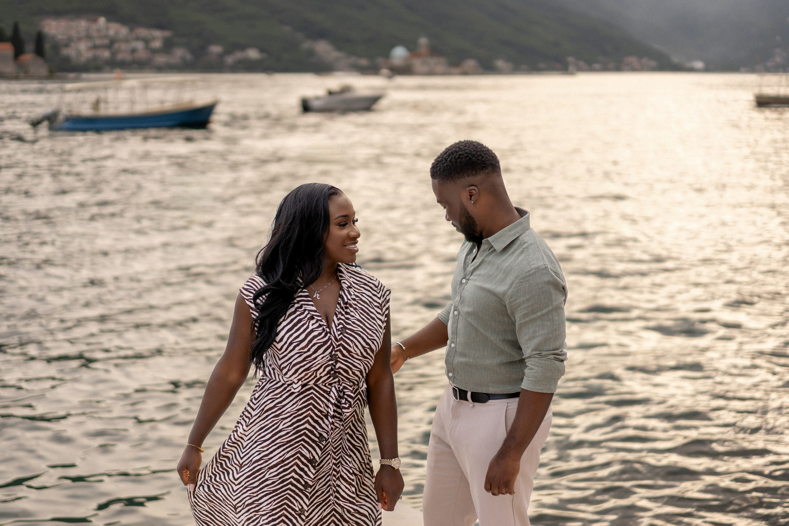 Love story in Perast with boat tour. Fotograf i snimatelj za venčanja u Crnoj Gori | Maria & Vasilii
