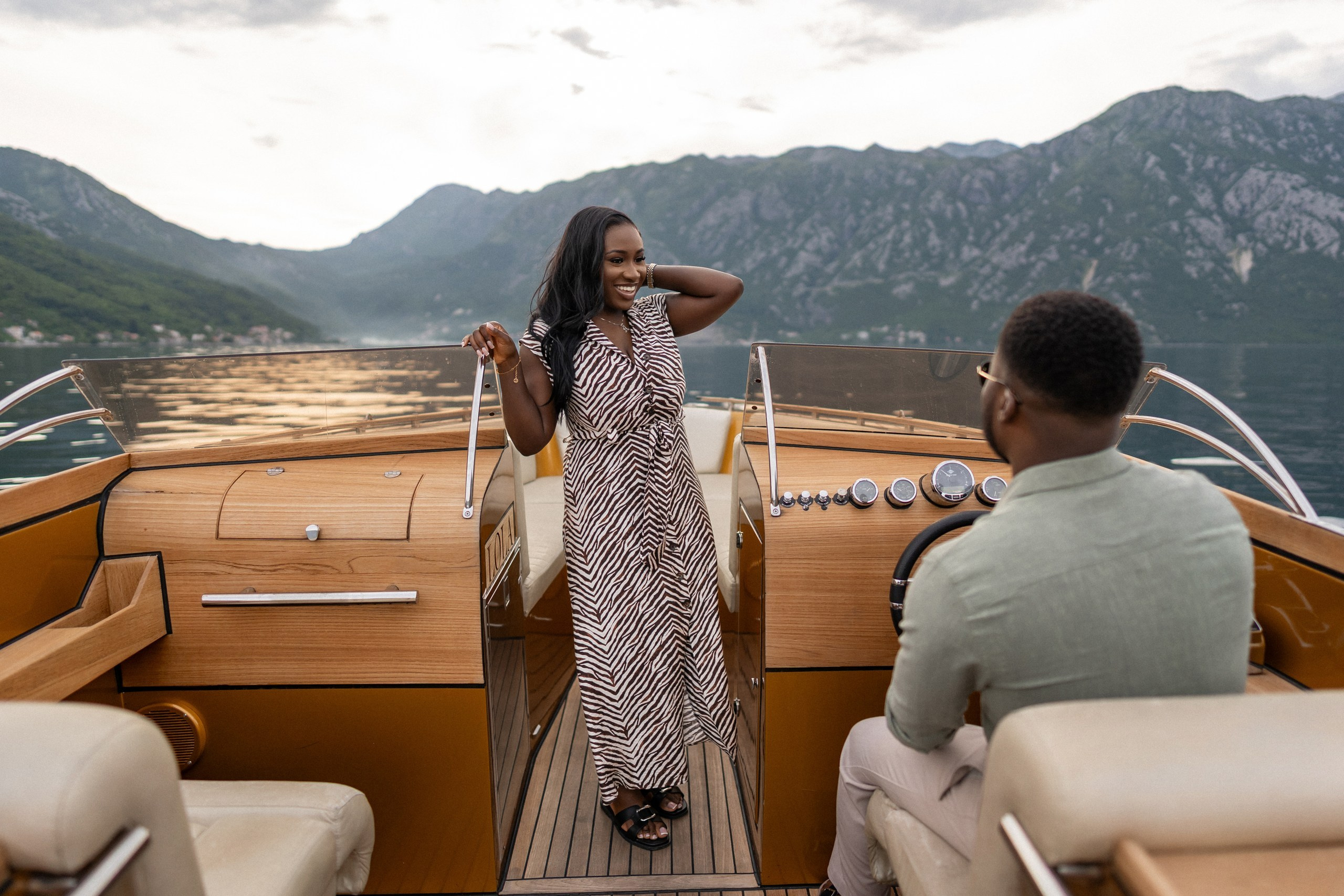 Love story in Perast with boat tour. Fotograf i snimatelj za venčanja u Crnoj Gori | Maria & Vasilii