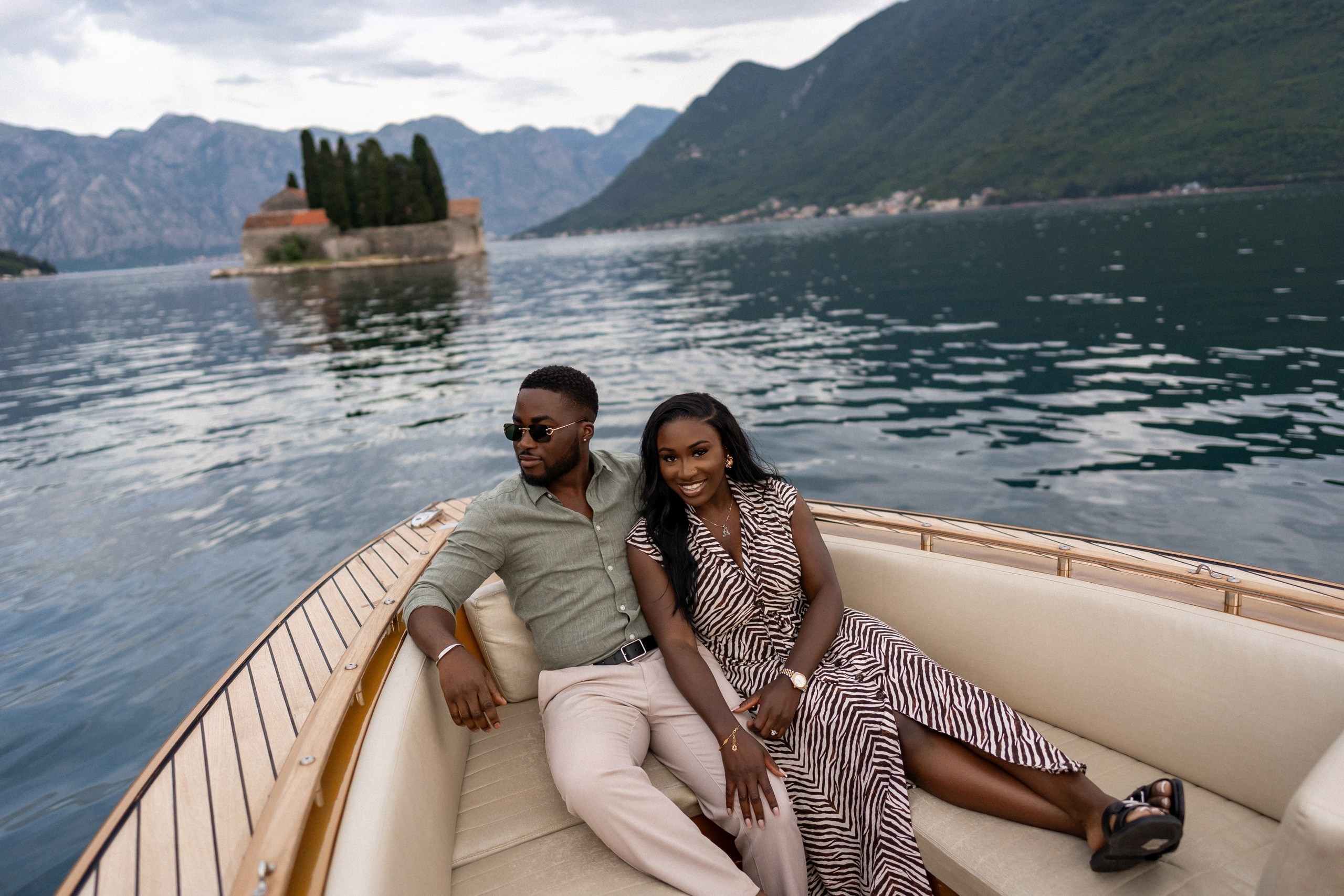 Love story in Perast with boat tour. Fotograf i snimatelj za venčanja u Crnoj Gori | Maria & Vasilii