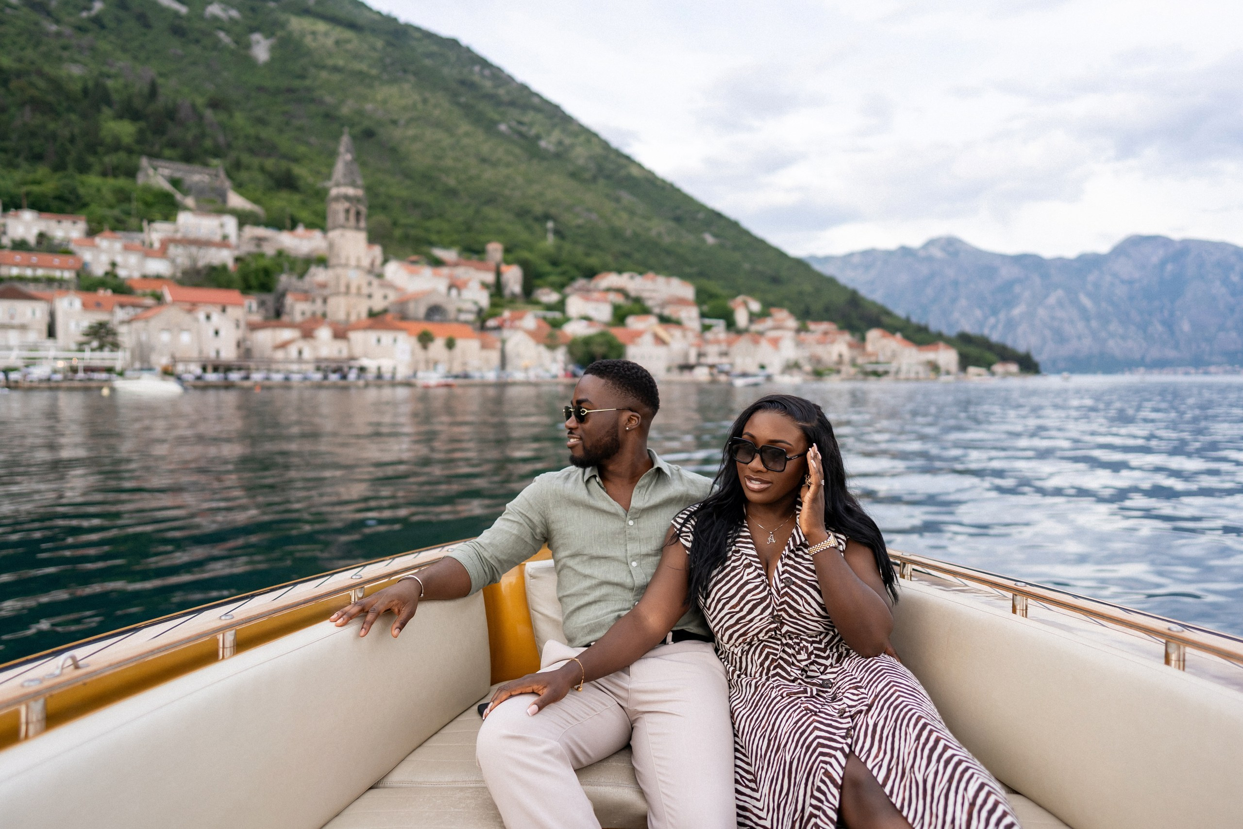 Love story in Perast with boat tour. Fotograf i snimatelj za venčanja u Crnoj Gori | Maria & Vasilii