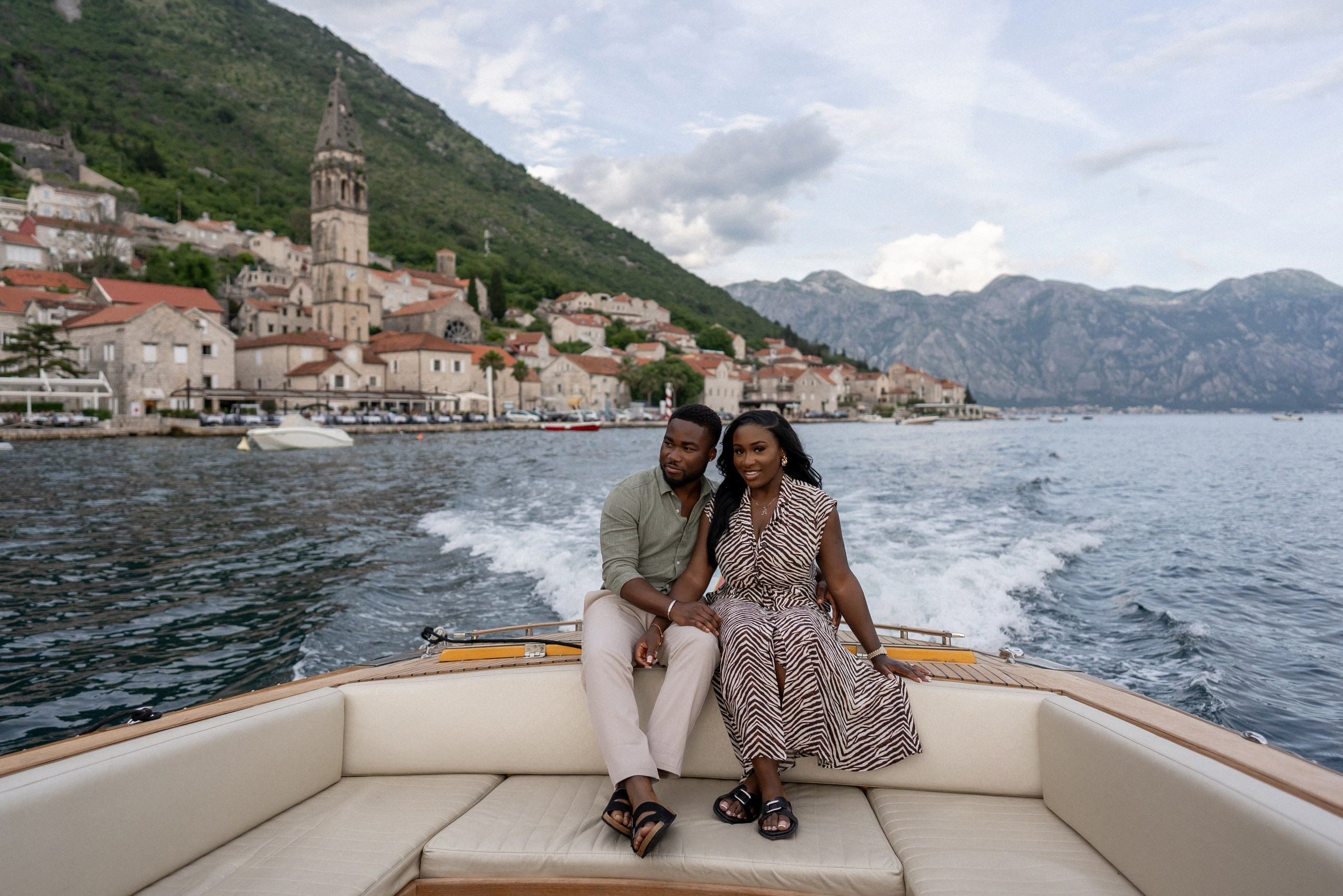 Love story in Perast with boat tour. Fotograf i snimatelj za venčanja u Crnoj Gori | Maria & Vasilii