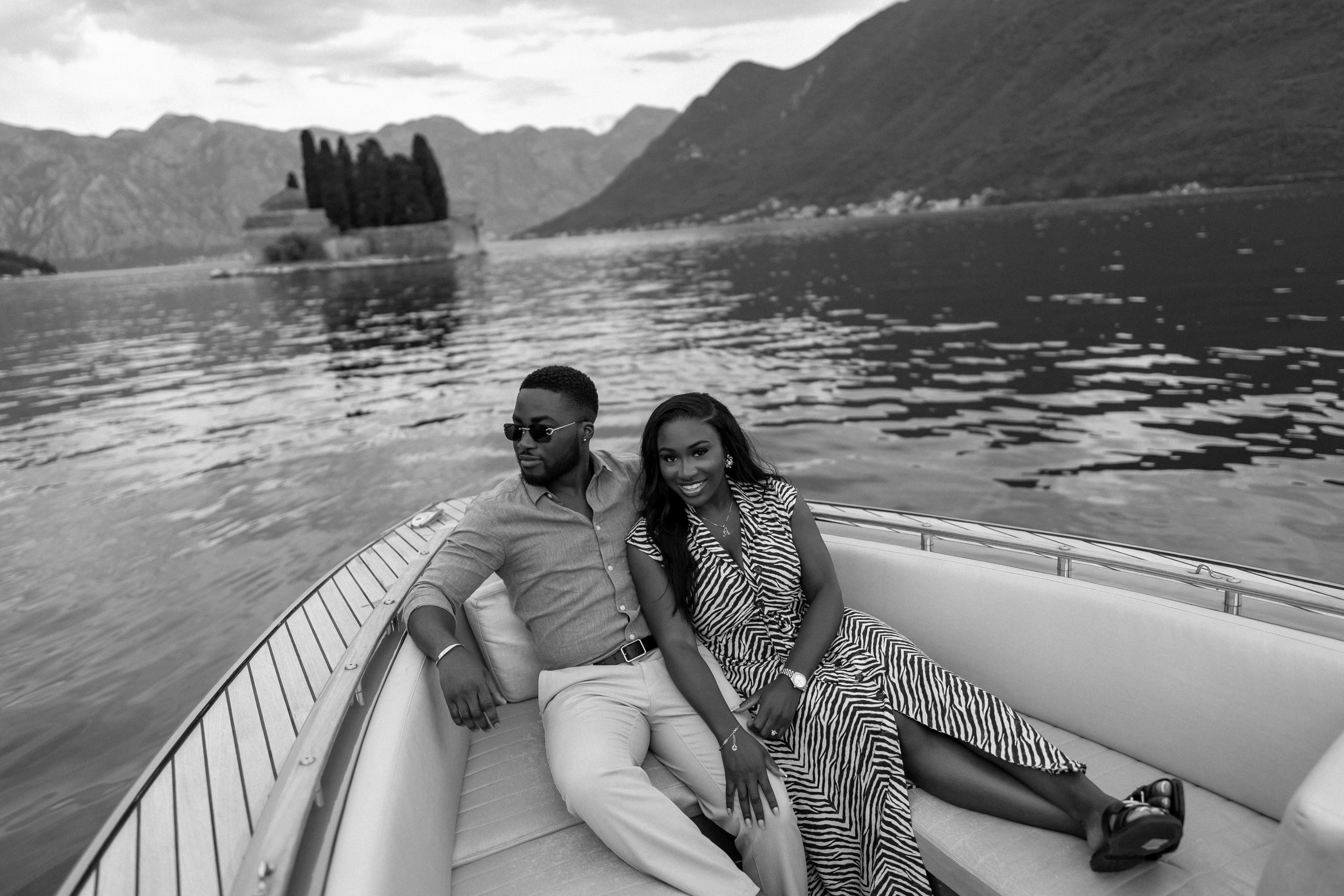 Love story in Perast with boat tour. Fotograf i snimatelj za venčanja u Crnoj Gori | Maria & Vasilii