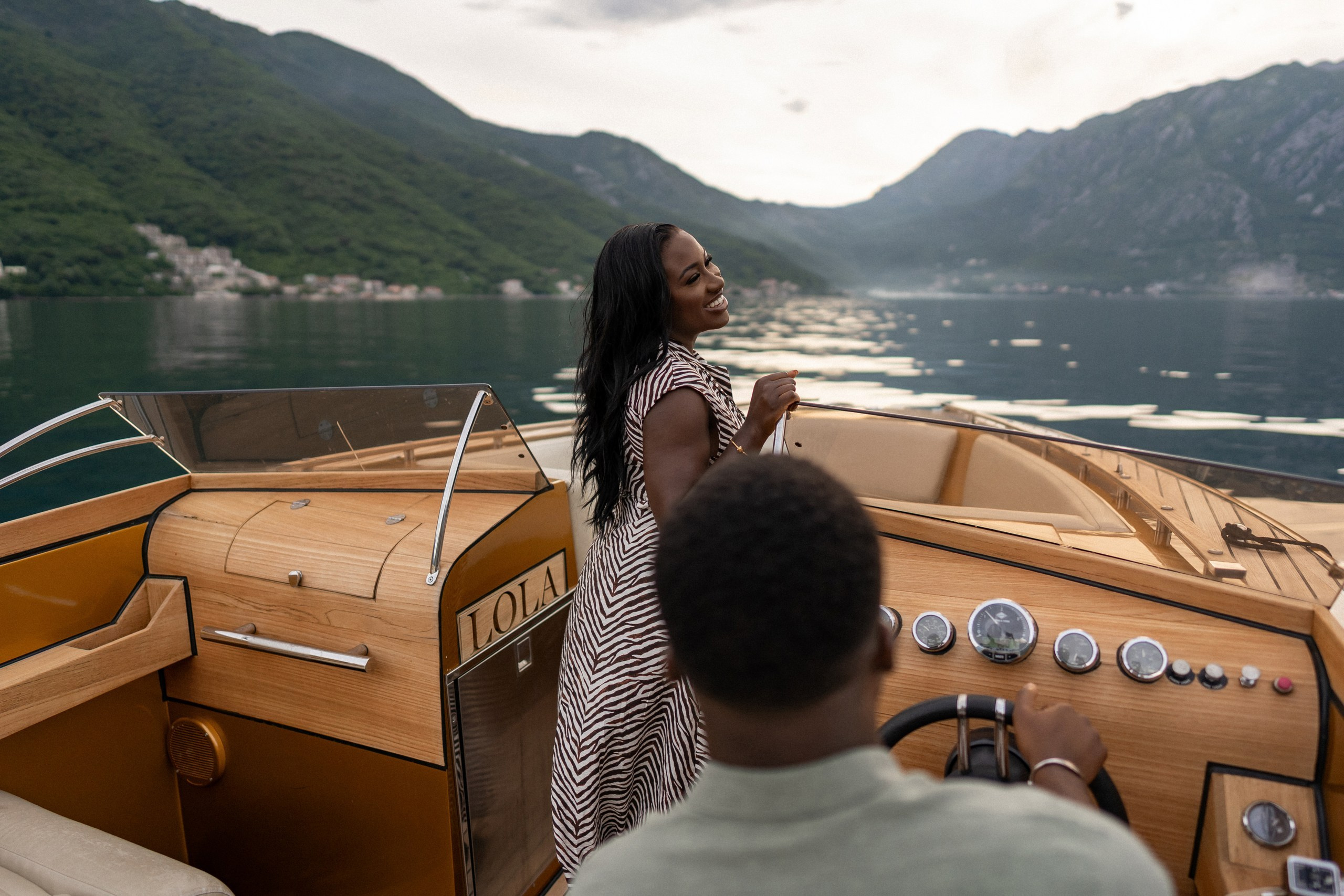 Love story in Perast with boat tour. Fotograf i snimatelj za venčanja u Crnoj Gori | Maria & Vasilii