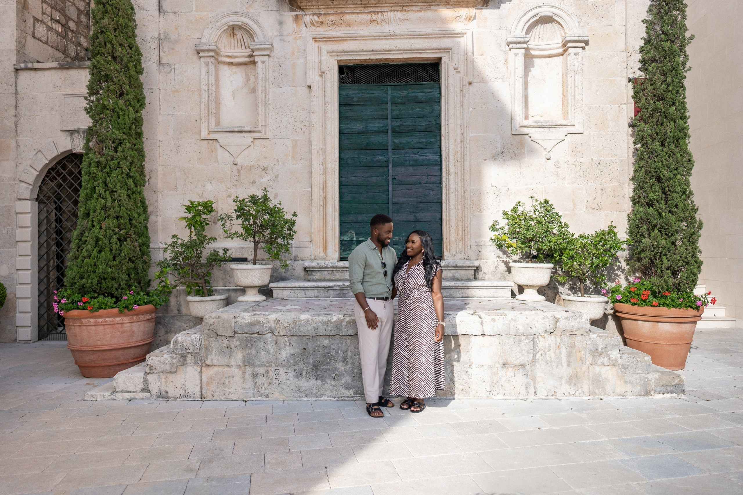 Love story in Perast with boat tour. Fotograf i snimatelj za venčanja u Crnoj Gori | Maria & Vasilii