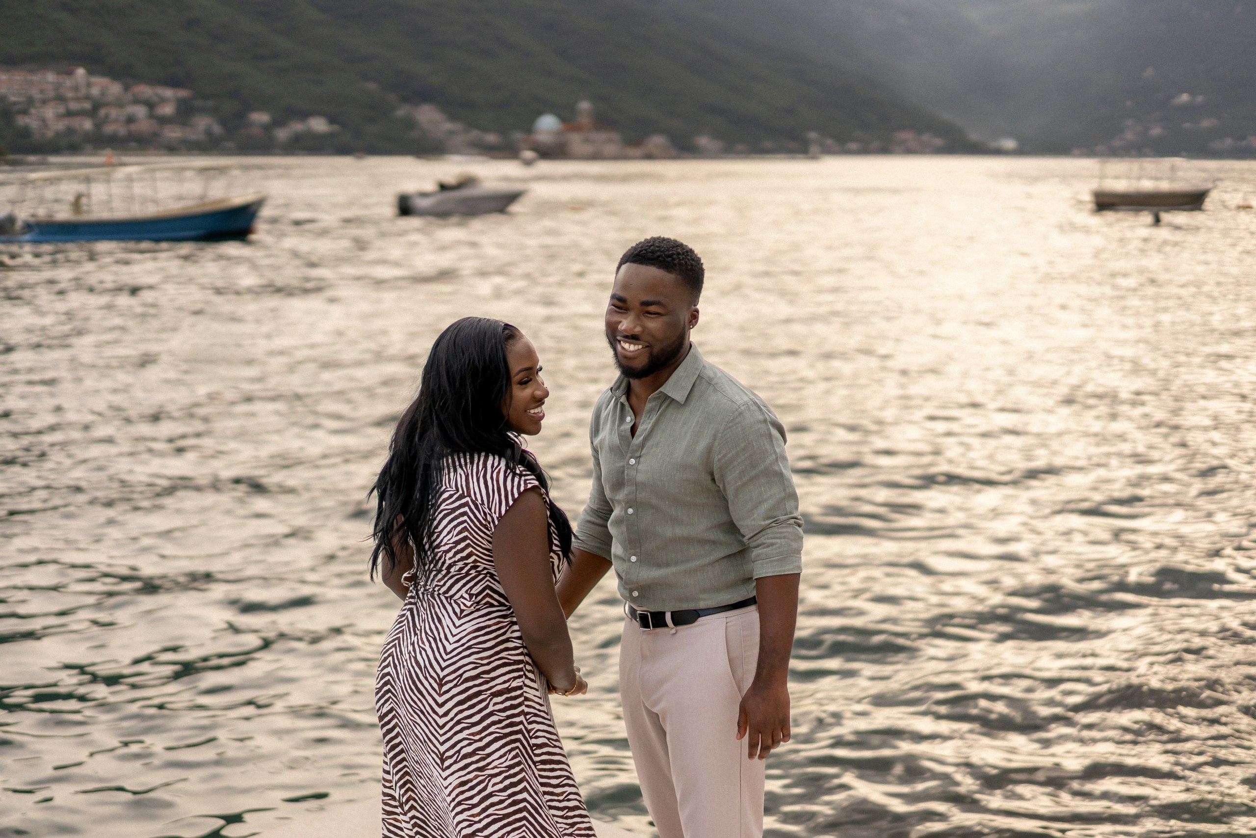 Love story in Perast with boat tour. Fotograf i snimatelj za venčanja u Crnoj Gori | Maria & Vasilii