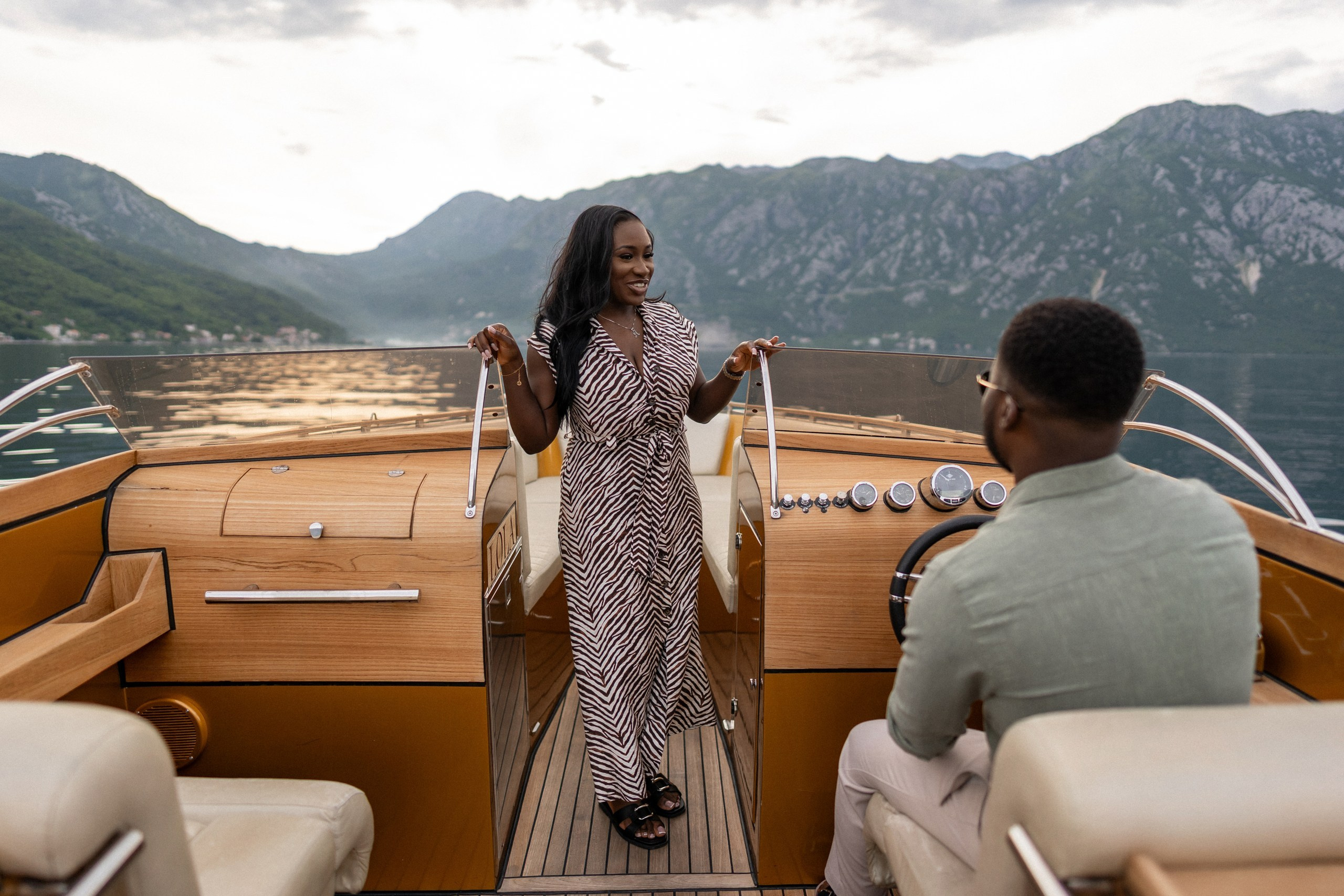Love story in Perast with boat tour. Fotograf i snimatelj za venčanja u Crnoj Gori | Maria & Vasilii