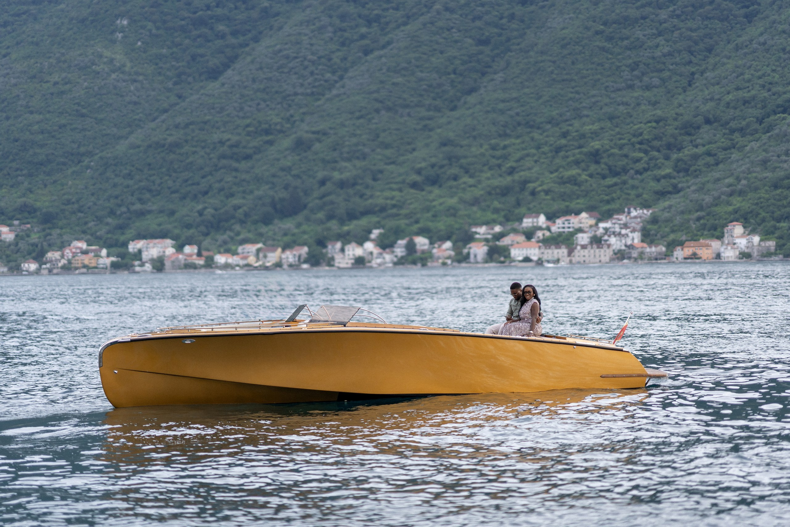 Love story in Perast with boat tour. Fotograf i snimatelj za venčanja u Crnoj Gori | Maria & Vasilii