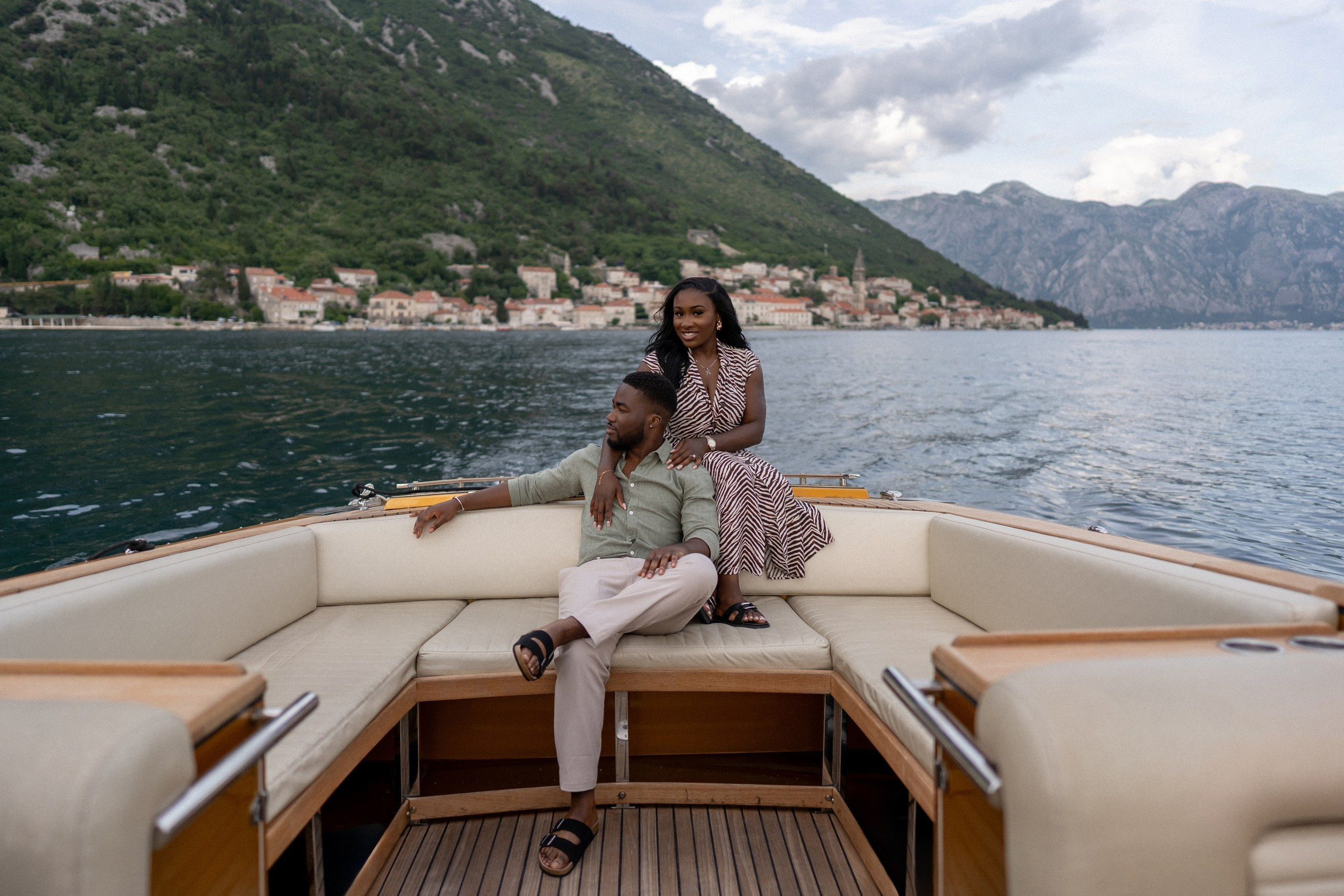 Love story in Perast with boat tour. Fotograf i snimatelj za venčanja u Crnoj Gori | Maria & Vasilii