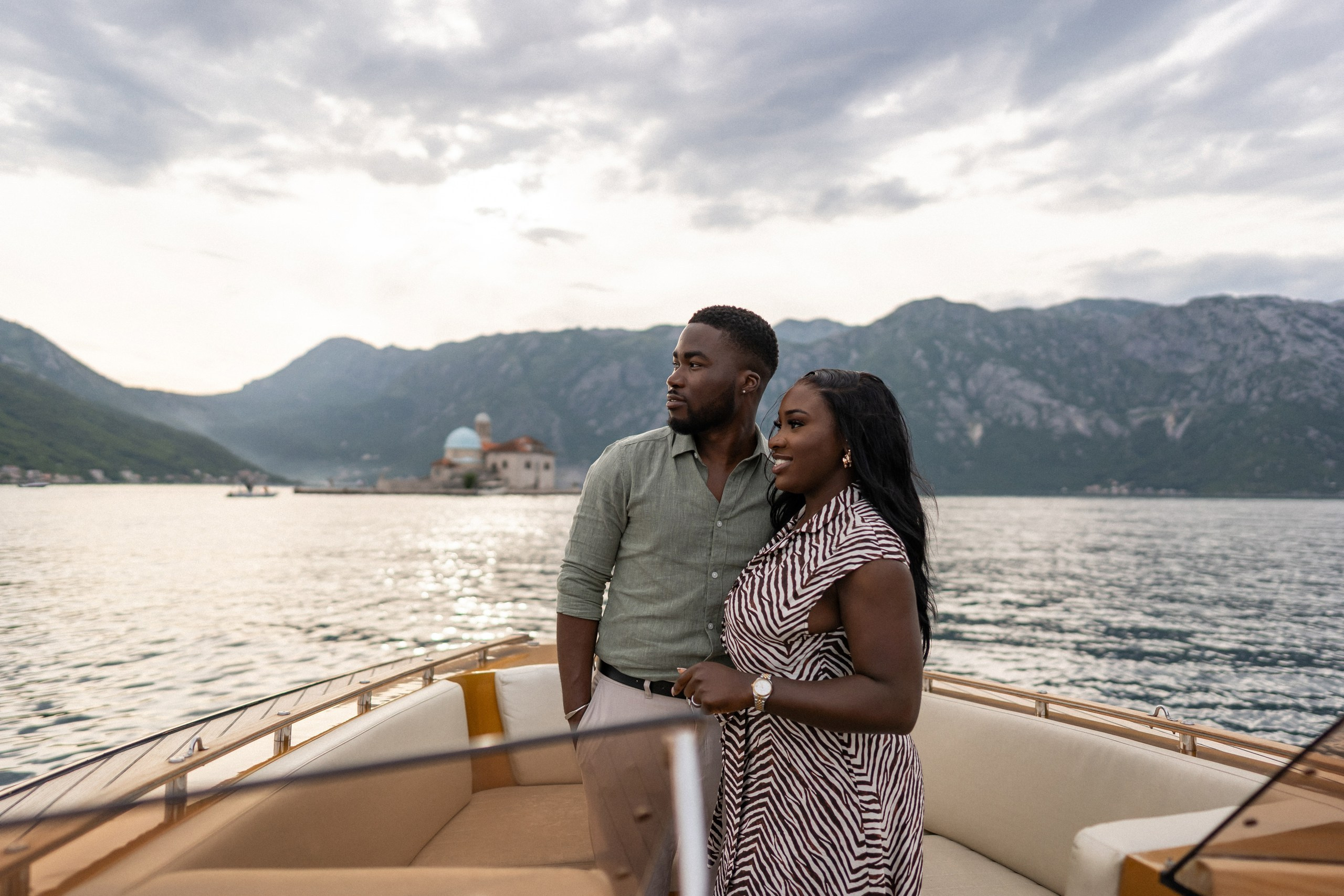 Love story in Perast with boat tour. Fotograf i snimatelj za venčanja u Crnoj Gori | Maria & Vasilii