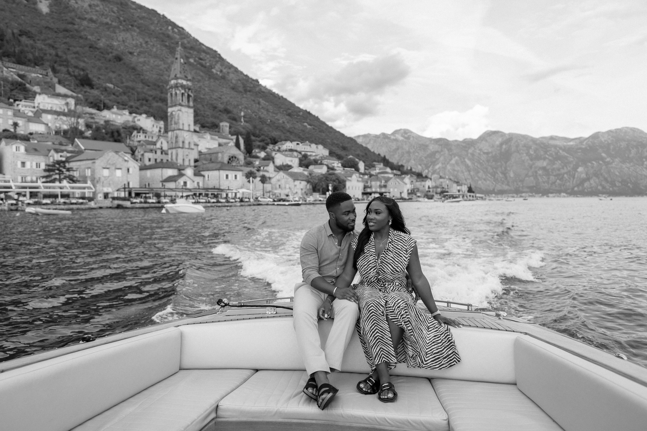 Love story in Perast with boat tour. Fotograf i snimatelj za venčanja u Crnoj Gori | Maria & Vasilii