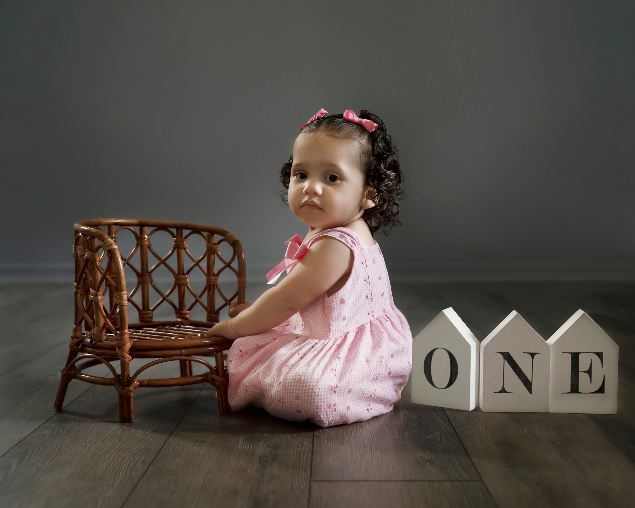 ONE year baby girl. Portrait, kids and family photographer in Wesley Chapel Alina Alice Osipova