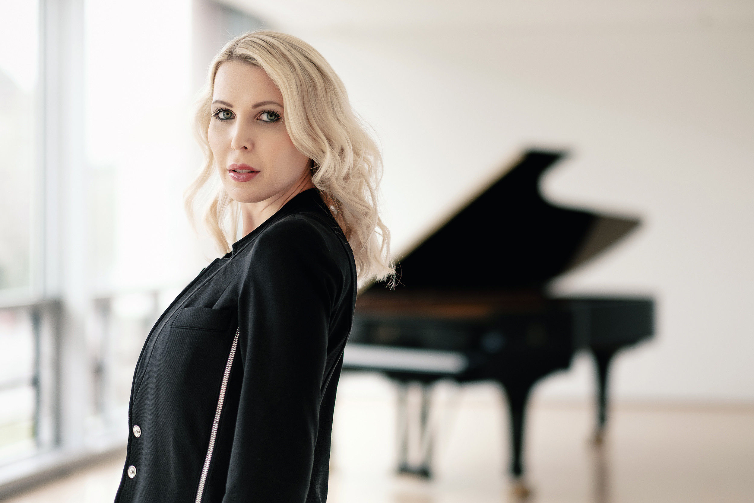 KATJA HUHN. Portrait photographer in Germany and all over Europe Mischa Blank