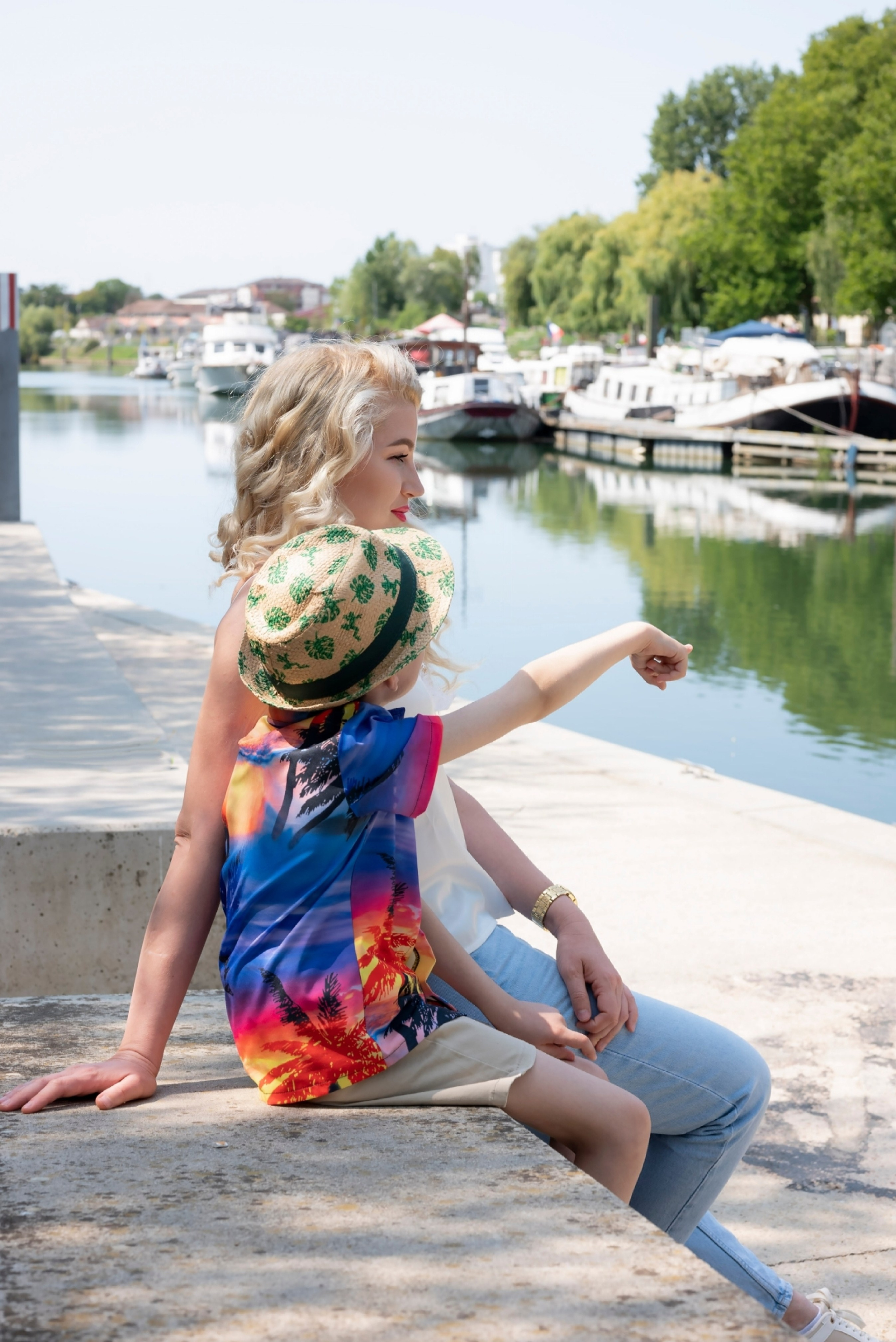 Family photoshoot in Paris. Alina Tagzieva- a photograper in Paris
