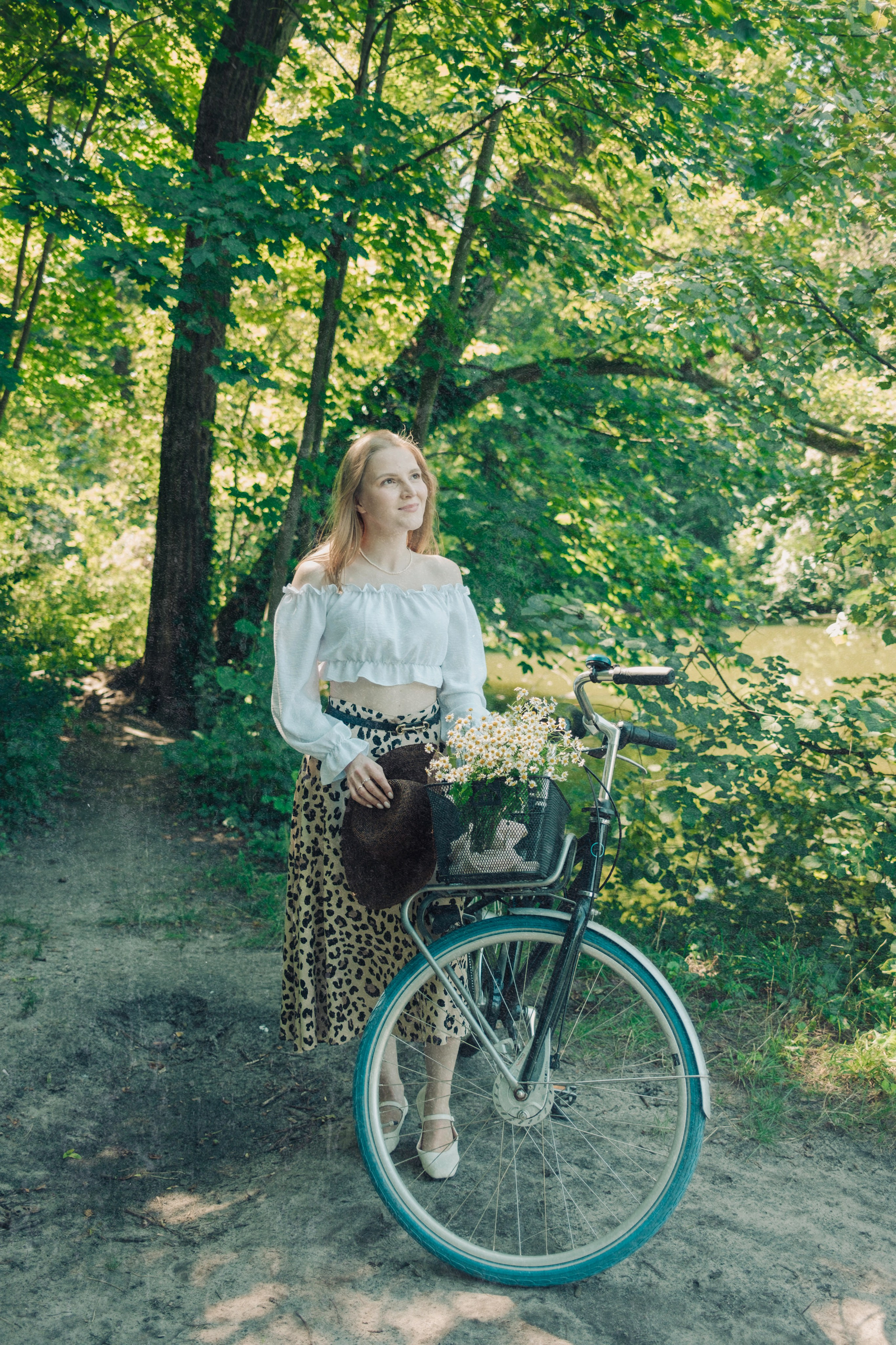 Girls Picnic on the lake. Professional Photographer in Berlin — Portraits, Love Story, Events, F