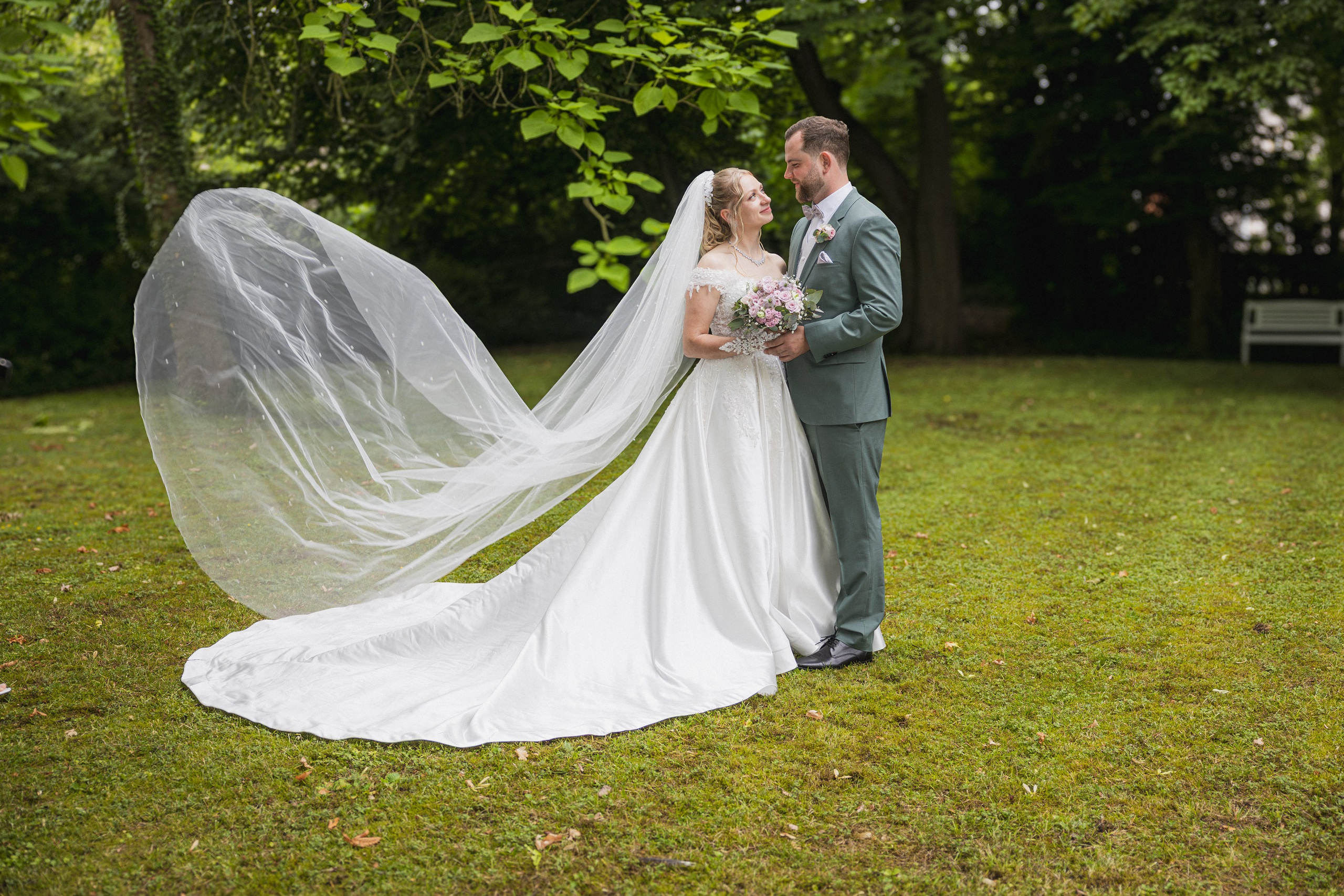 Hochzeit im Schloss Detmold – Kreatives Hochzeit Fotoshooting & Emotionale Hochzeitsreportagen!. Hochzeitsfotografin in Gütersloh | Authentische Hochzeitsreportagen | TK Photographie