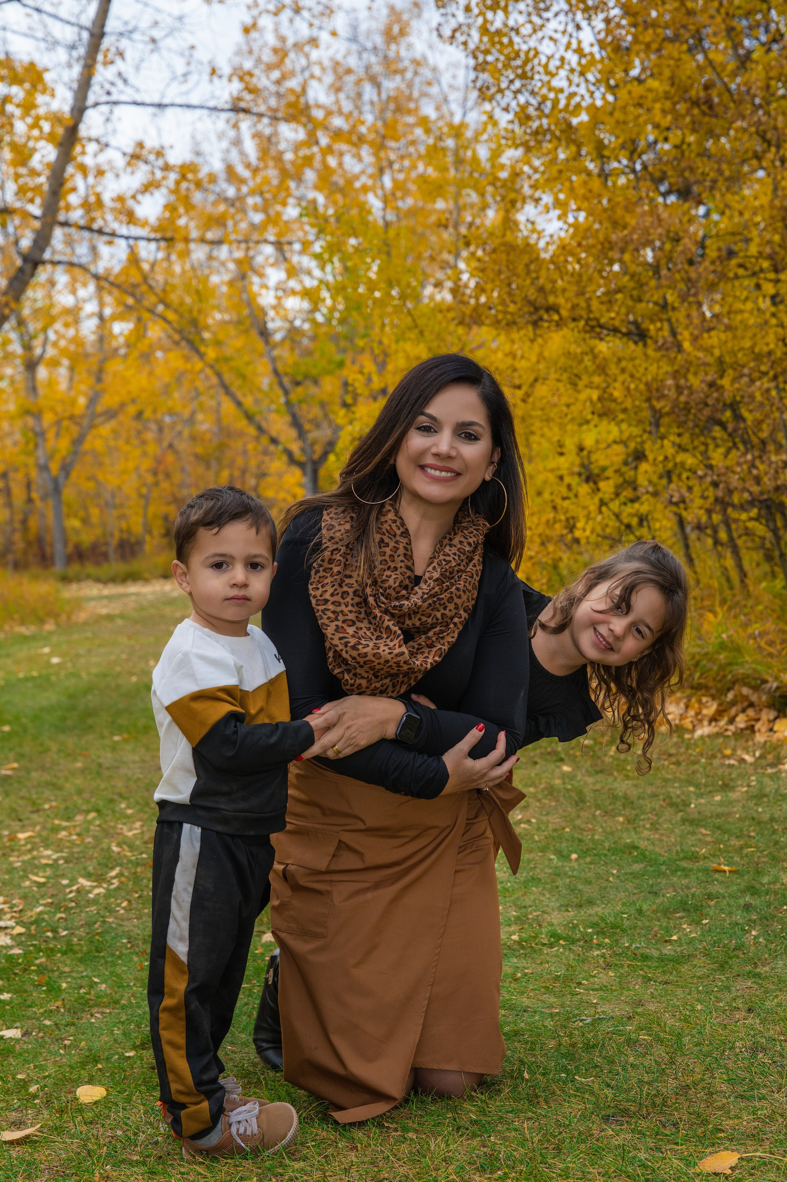 Ariana’s Family. Carlos Lima Photography — Photographer in Calgary