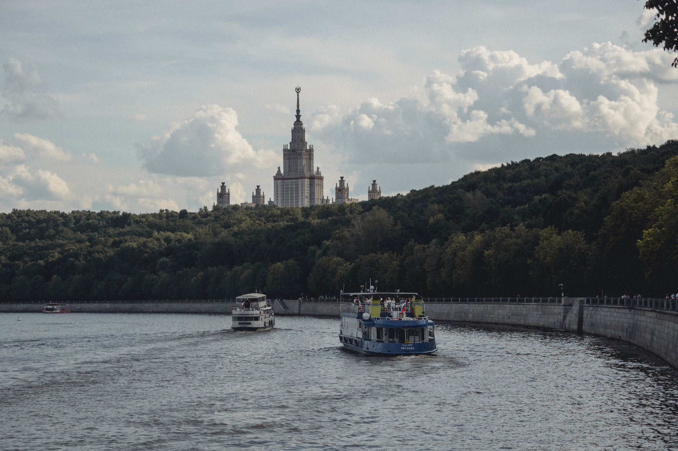 Воробьевы Горы. Photographe sur Cote d’Azur. Portraits de familles, couples, enfants, événements
