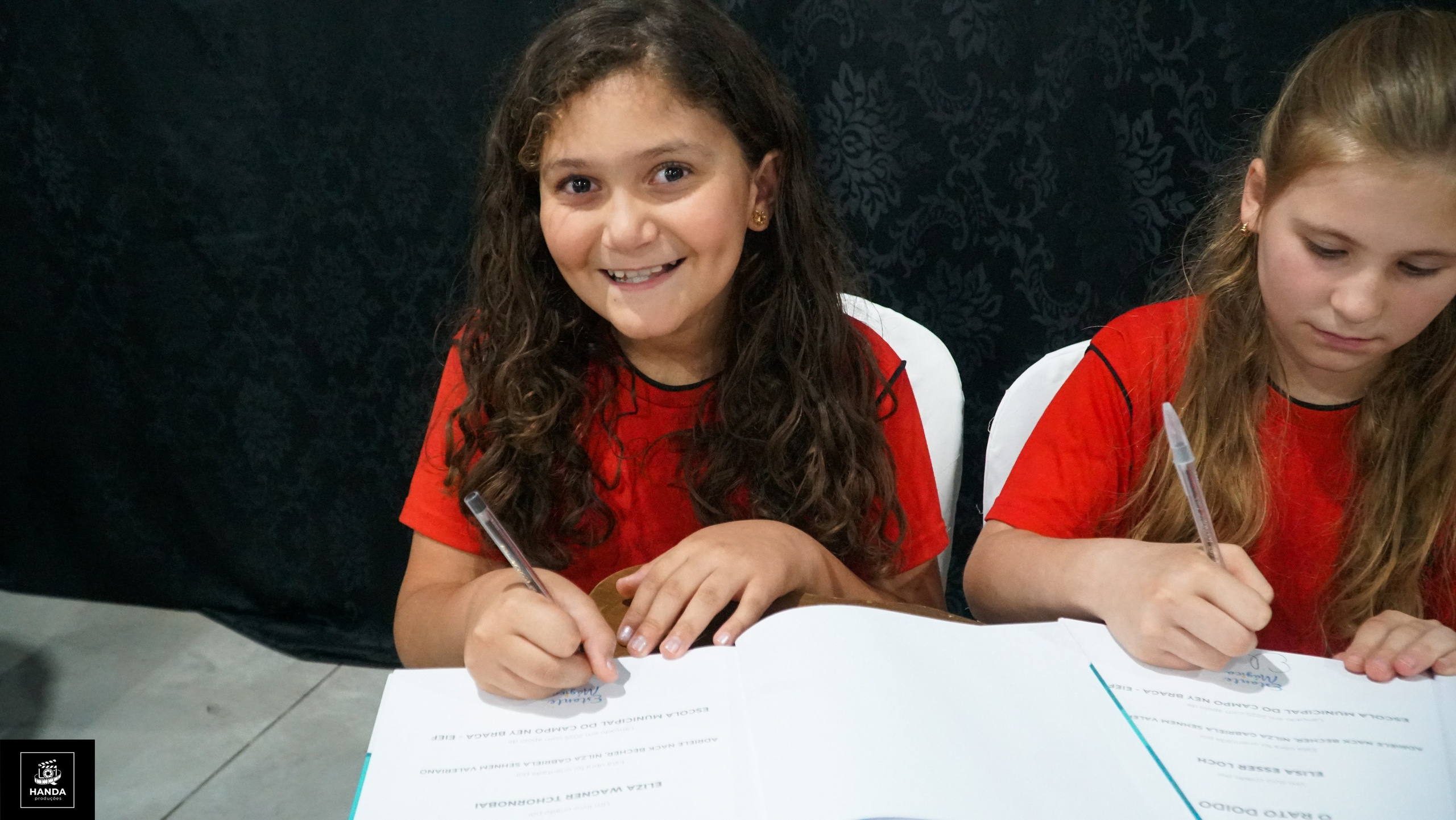 Noite autógrafos colégio Aurélio Buarque de Holanda. Handa Produções