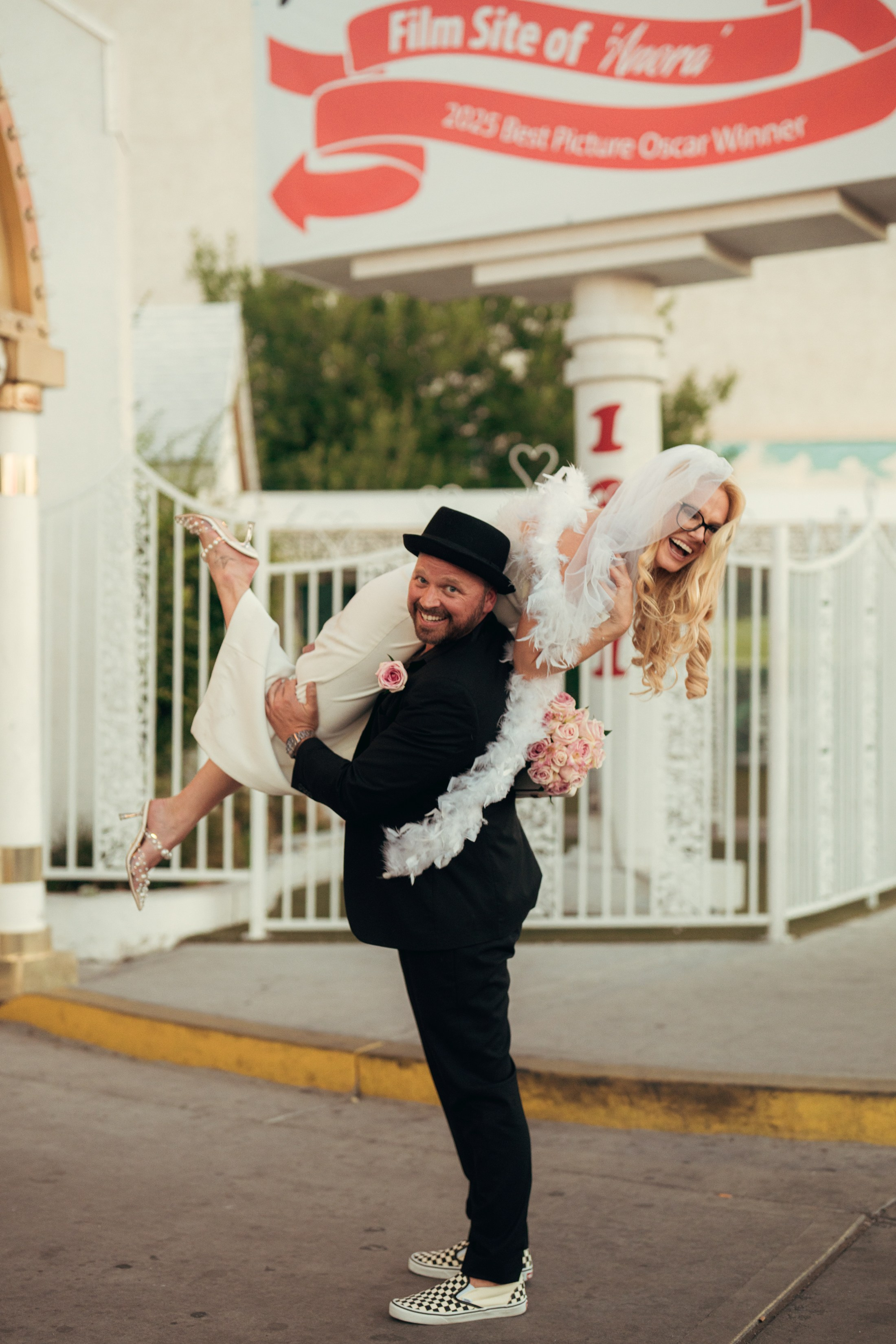 Carlee&Aaron. Wedding & elopement photographer Viktoriya Kravtsov. Las Vegas