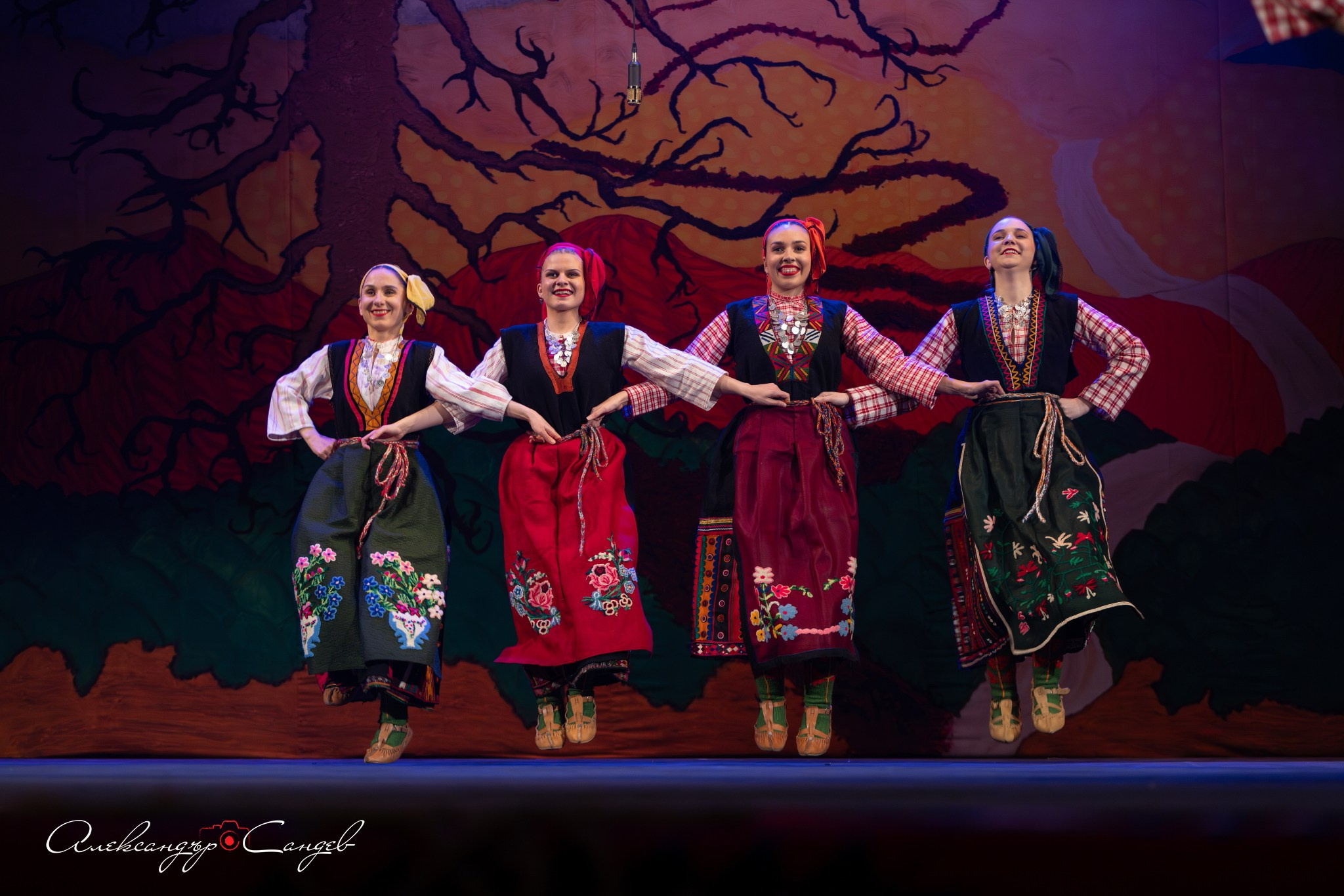 „Змейова сватба“, спектакъл на представителен ансамбъл „Шевица“ - 28.03.2026 -. Александър Сандев - website