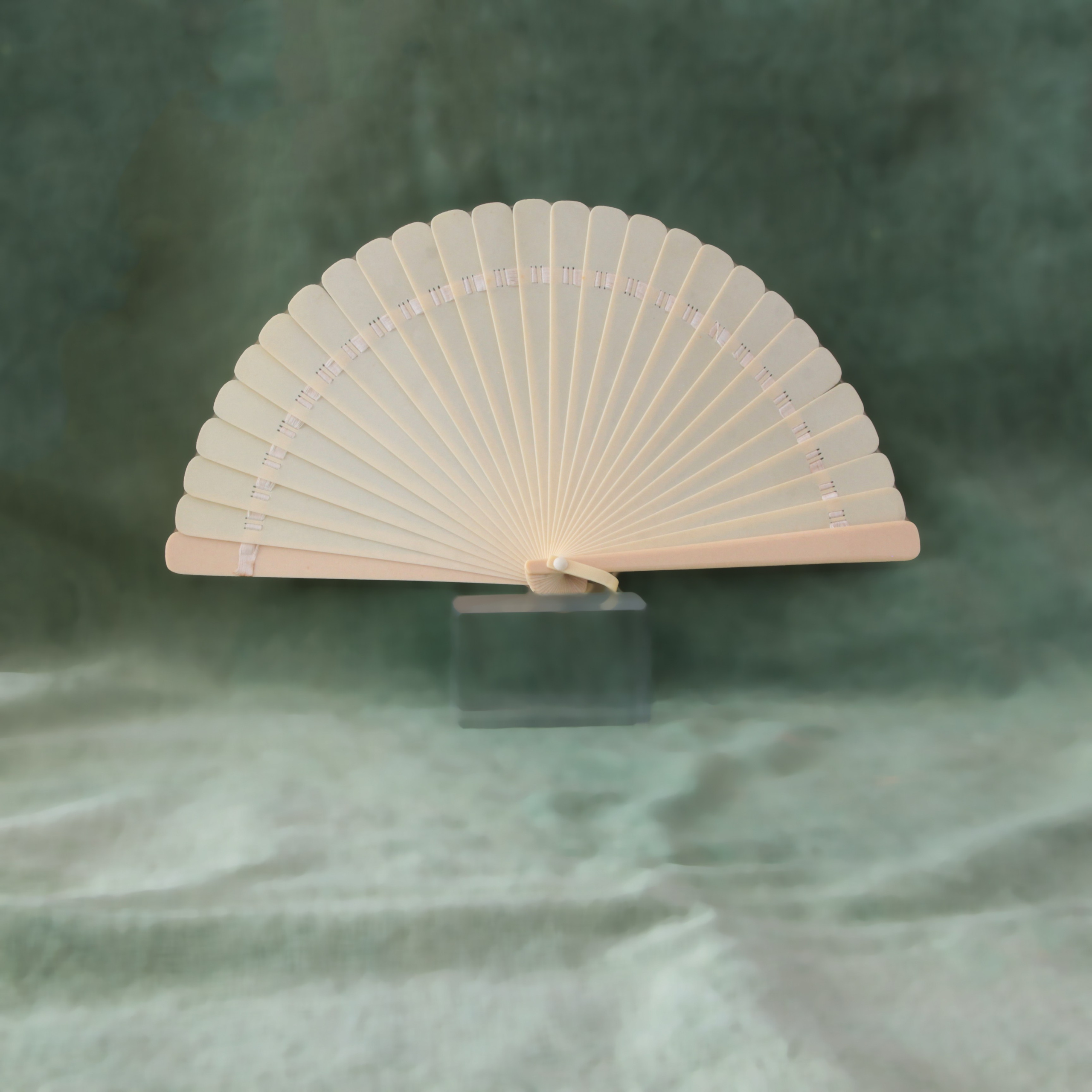 Plasticfan. Современнные и актикварные украшения в Барселоне, Москве и Санкт-Петербурге