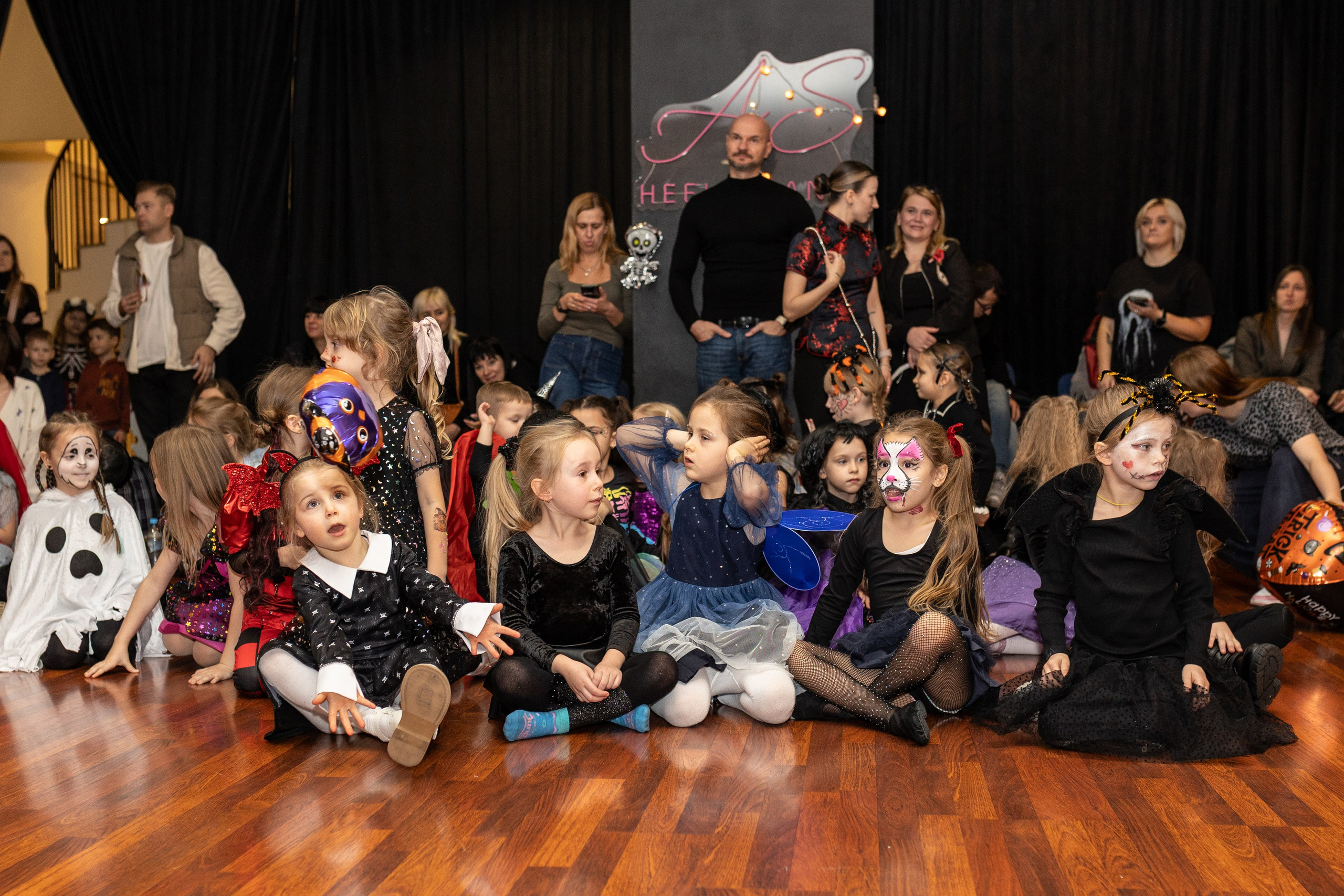 Leo dance studio Helloween 2025. Семейный и детский фотограф в Варшаве Мила Бобровская