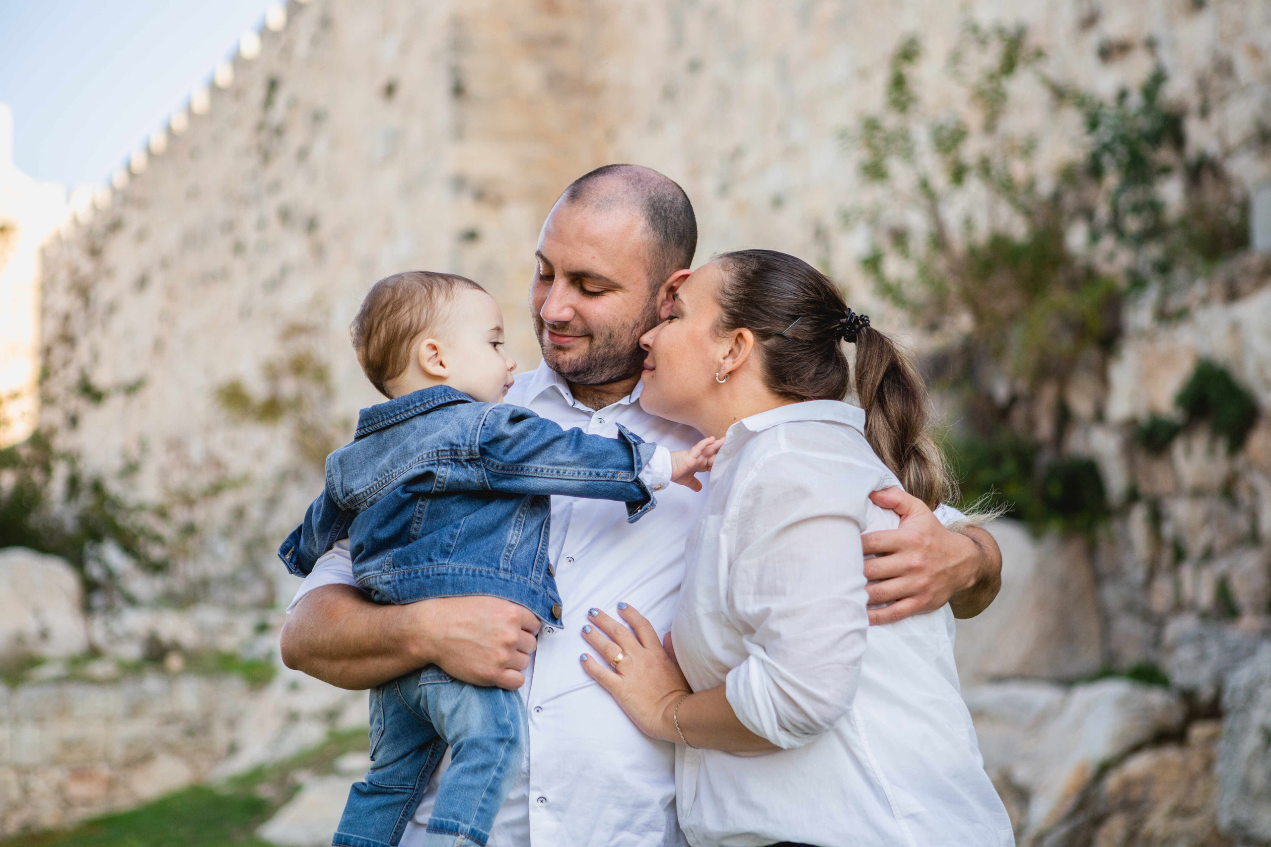 AT THE WALLS OF THE OLD CITY. PHOTOGRAPHER IN ISRAEL