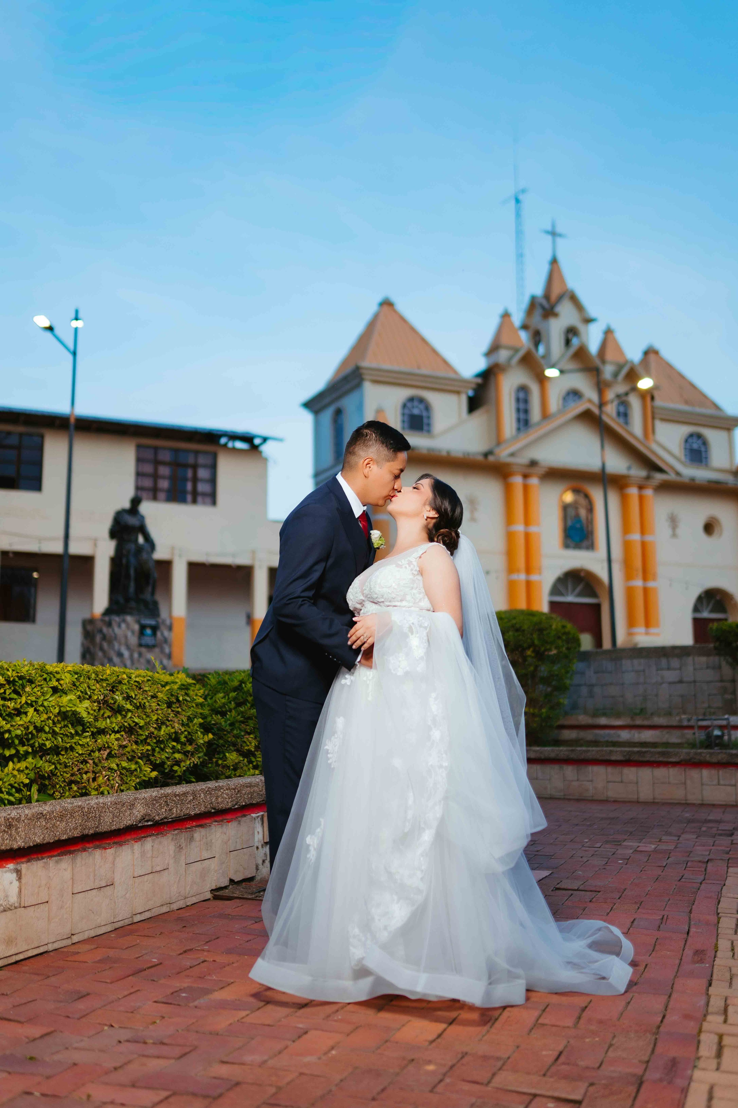 Jennifer y Vladimir. Fotógrafo de bodas en Loja Ecuador | Piero Alvarez PH