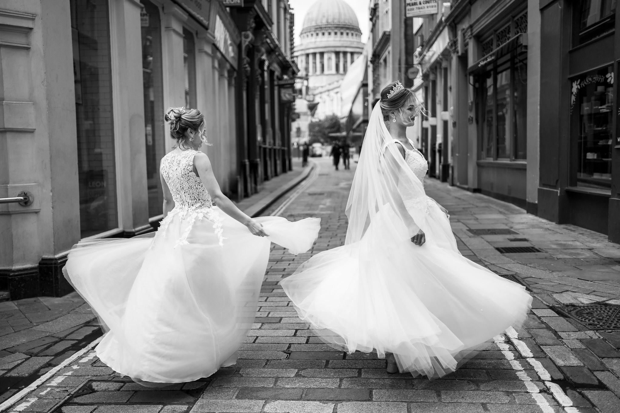 Book a wedding photographer and videographer in London. Wedding photographer in United Kingdom