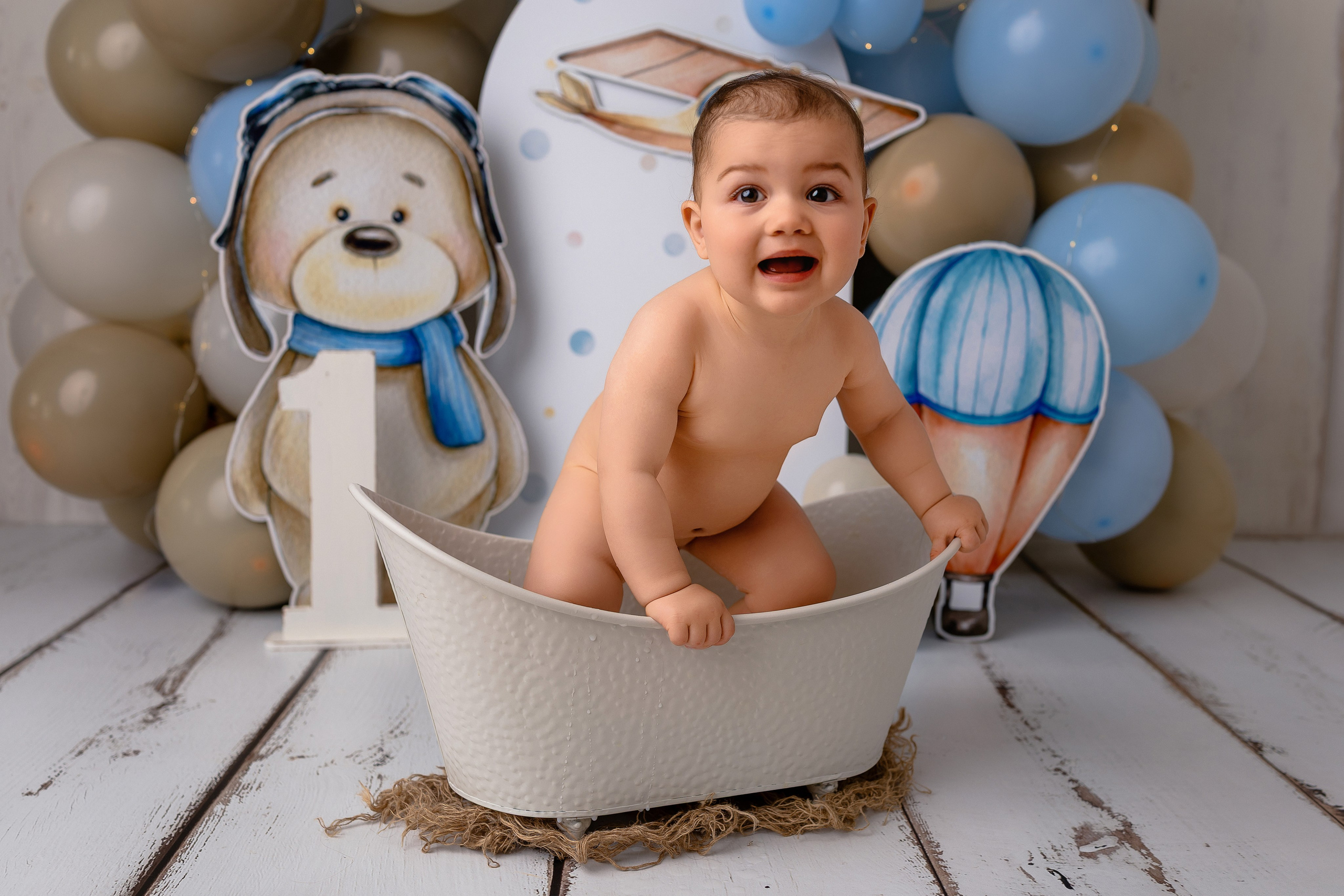 Erste Geburtstag „Cake Smash“. Neugeborene- Schwangerschaft- und Kinder Fotografin in Lehre