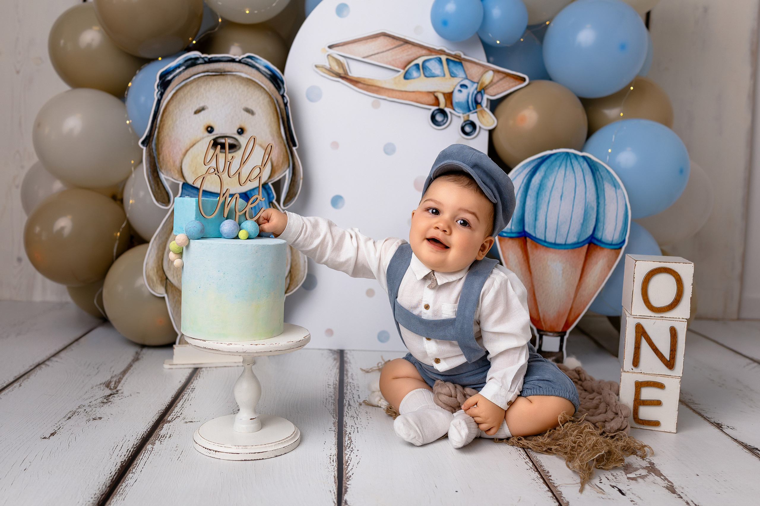 Erste Geburtstag „Cake Smash“. Neugeborene- Schwangerschaft- und Kinder Fotografin in Lehre