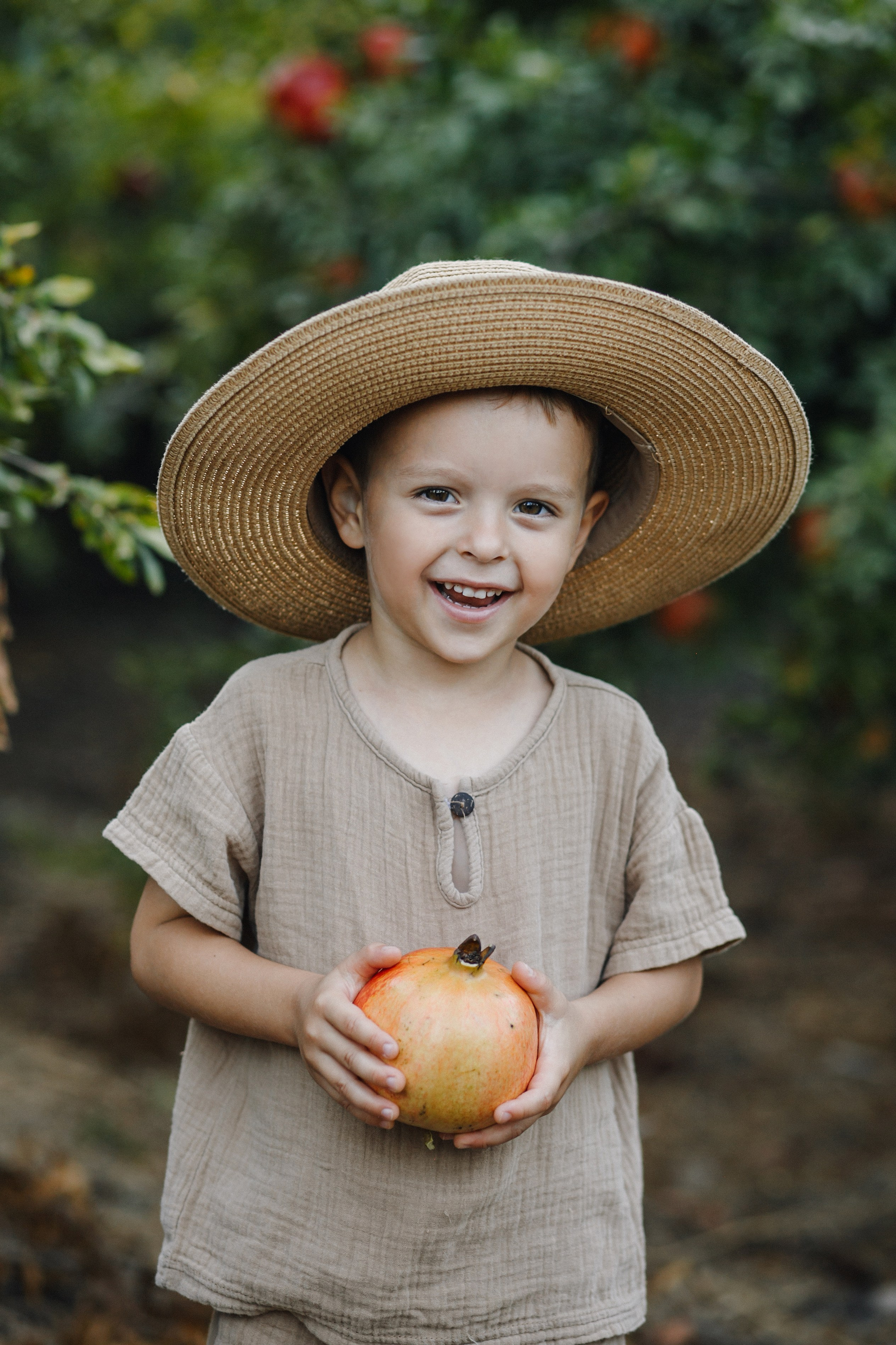 Binyamina garden. Family photographer in Israel