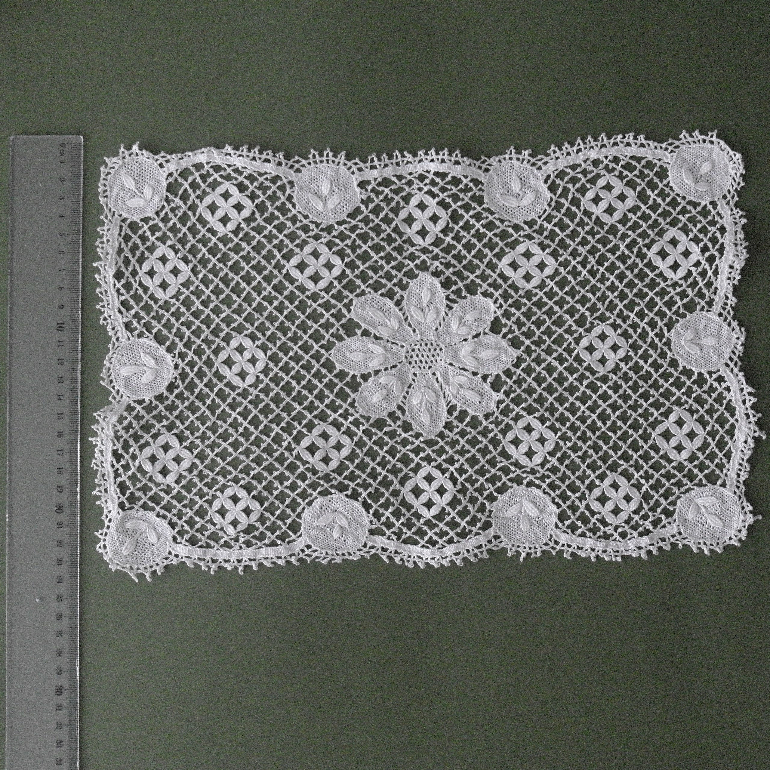 Lace napkins. Современнные и актикварные украшения в Барселоне, Москве и Санкт-Петербурге