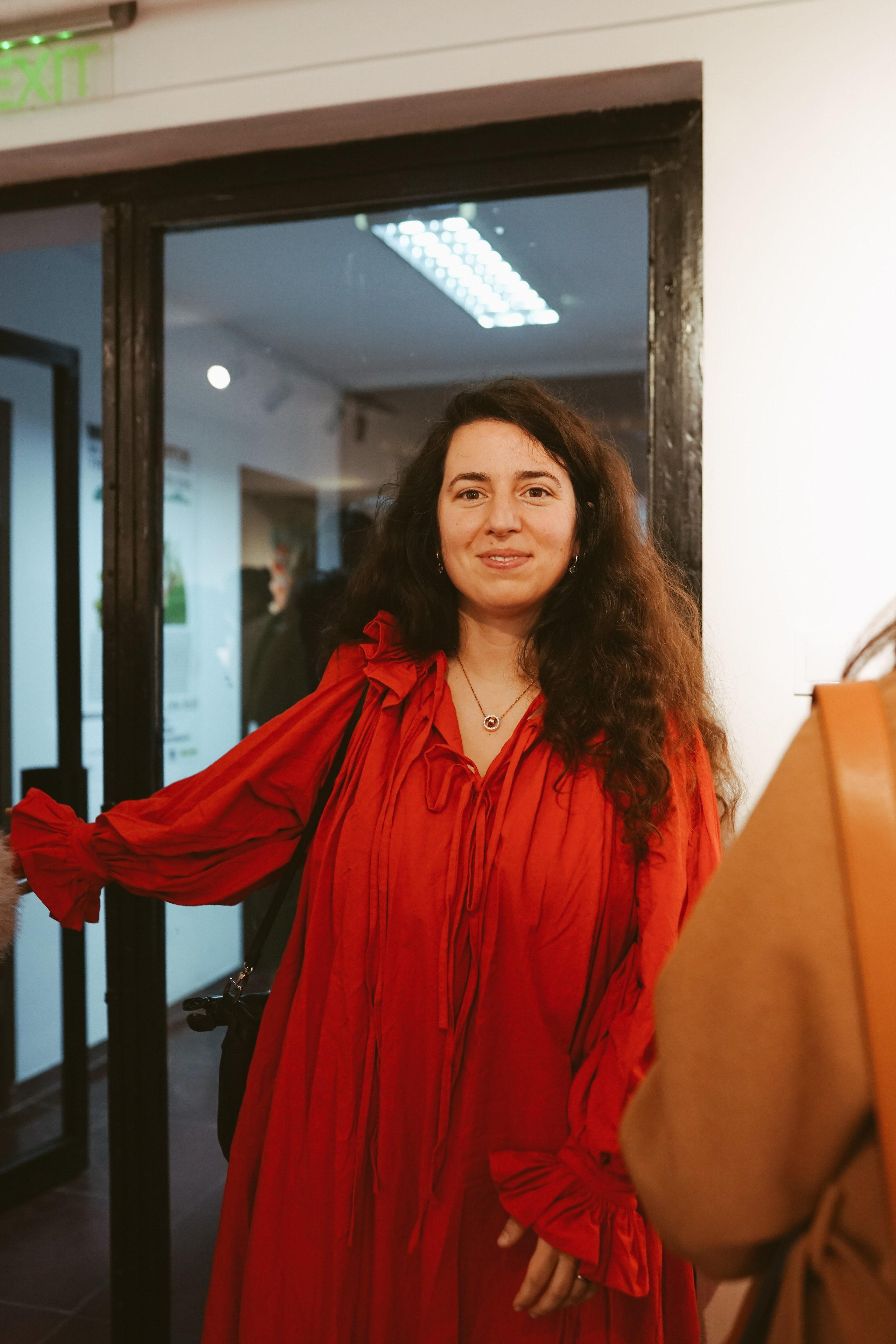 Expoziție Foto Maternitate Brașov | Mădălina Beda. Madalina Beda- Artist vizual, fotograf, doula la nastere, consultant babywearing Brasov si in toata tara