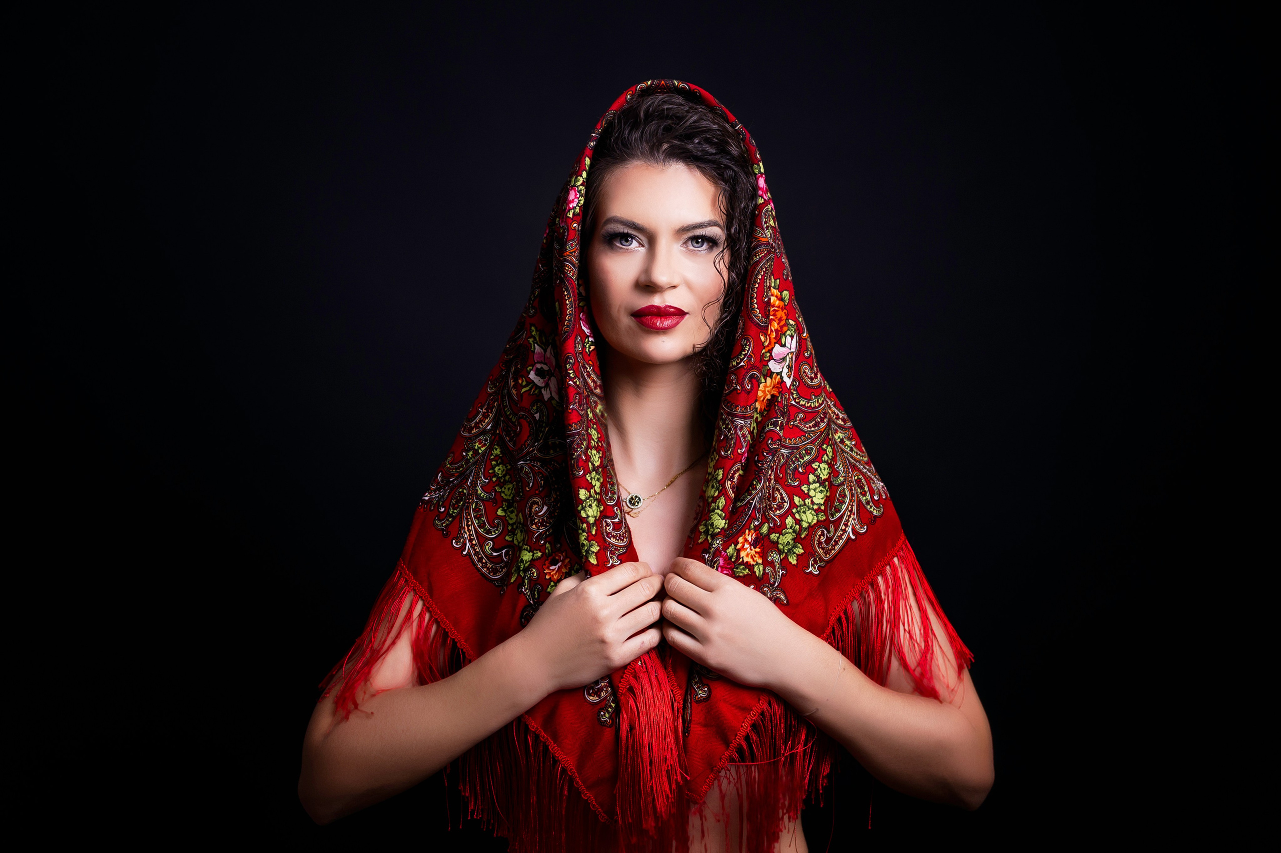 Portrete Constanta - O clipa de sinceritate in faţa camerei. Elena Mascan – Fotograf newborn, maternitate, portret, smash the cake & branding personal | La Femme Studio Photograpy|Constanţa