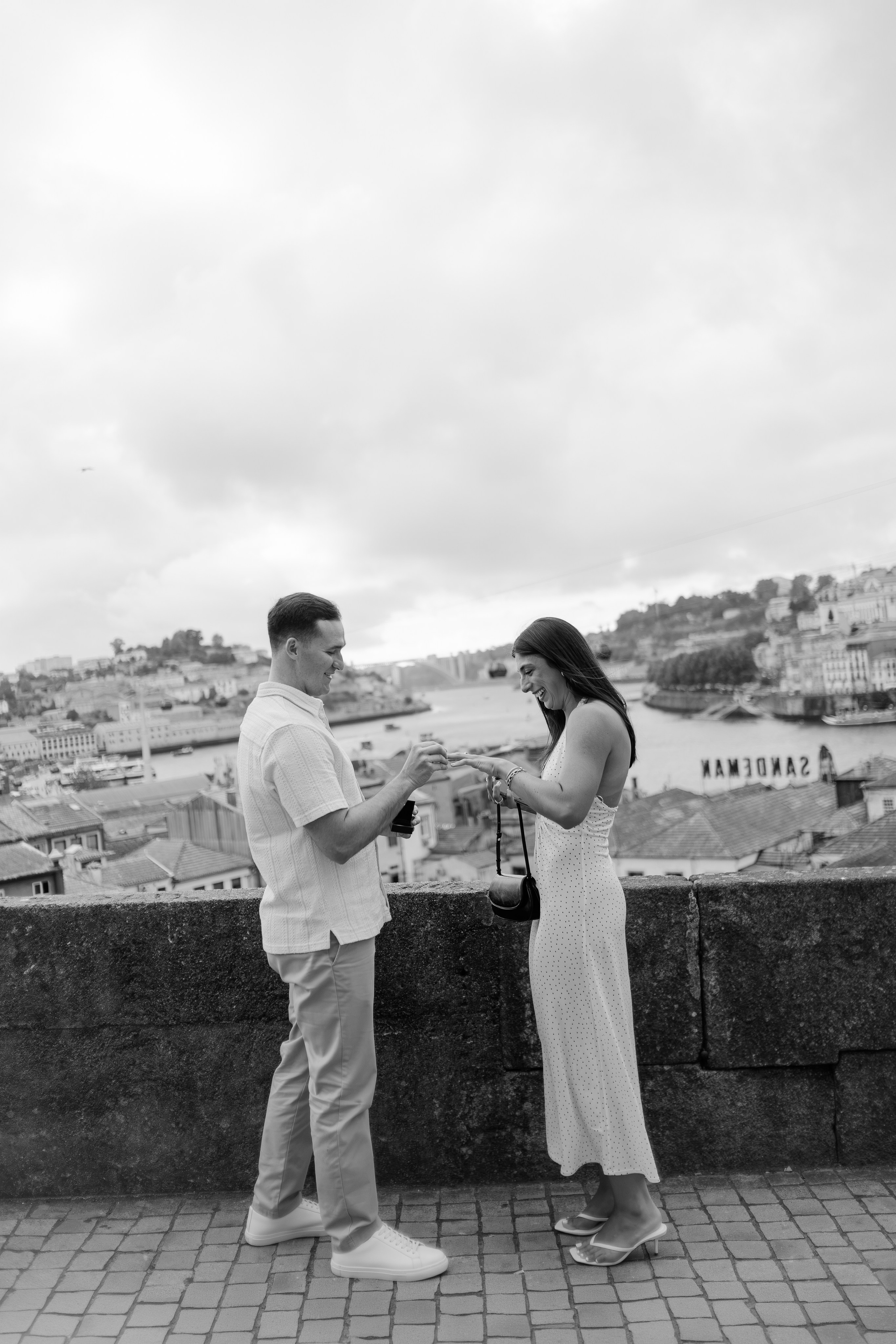 Wedding Proposal in Porto. Fotógrafo de casamentos e destination wedding no Porto, Portugal — Davi Valente | Lisboa, Douro, Roma e Lago de Como