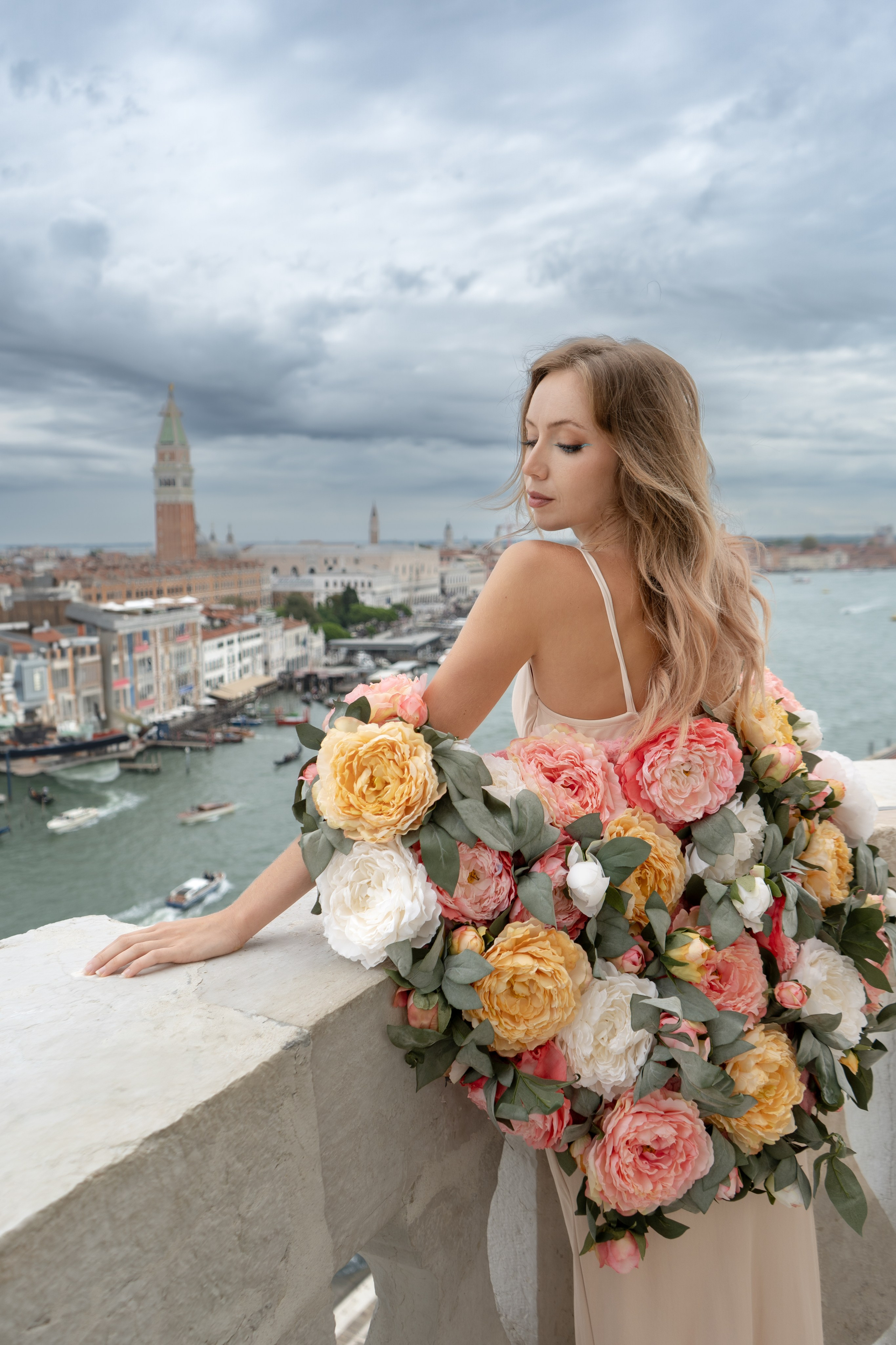  Venice photographer capturing editorial-style portraits for female blogger.