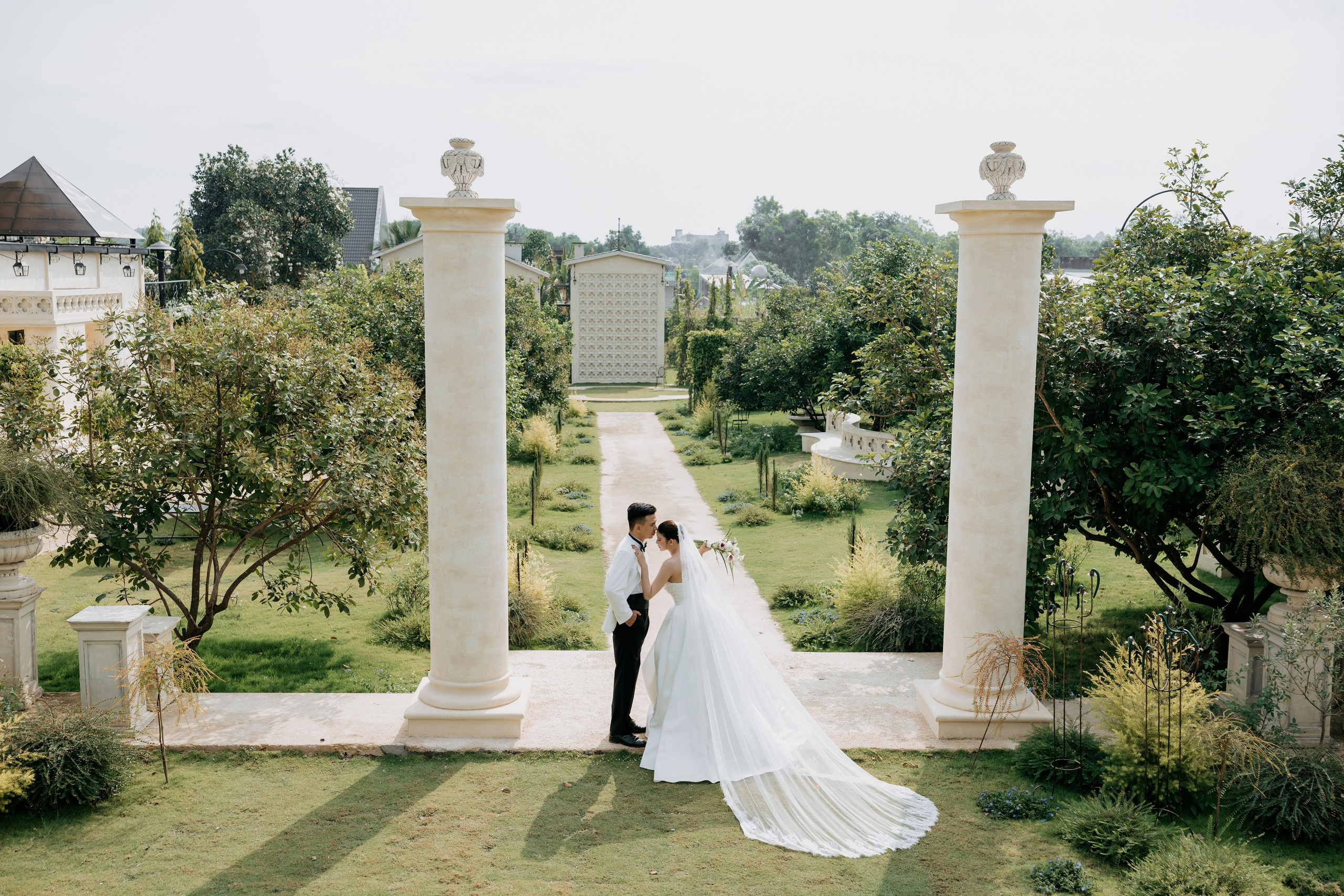 THU & NHU / An garden. Saigon Wedding Present | Art Beyond Moments