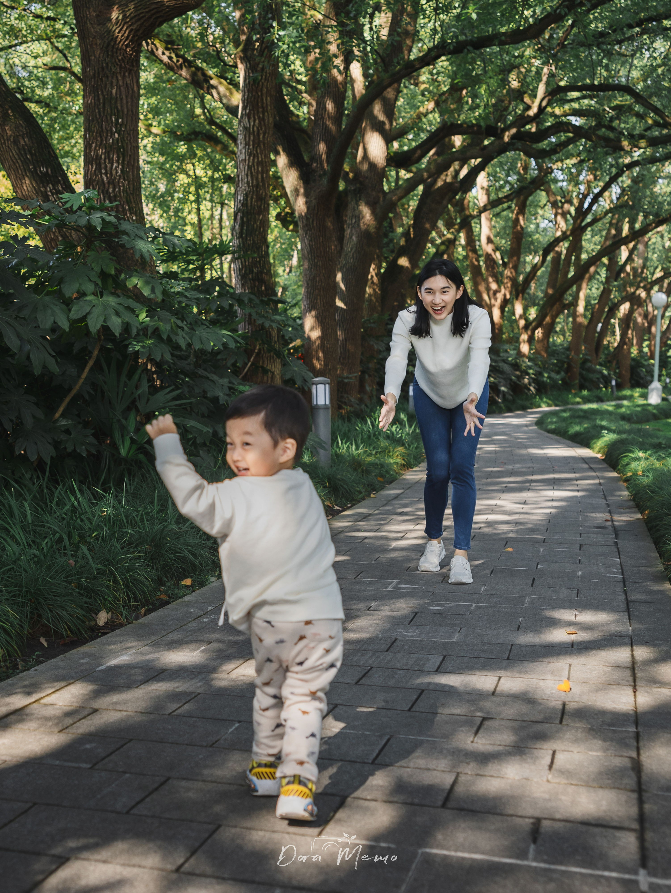 Shanghai Family Photographer | A Sunny Outdoor Family Session with a Two-Year-Old