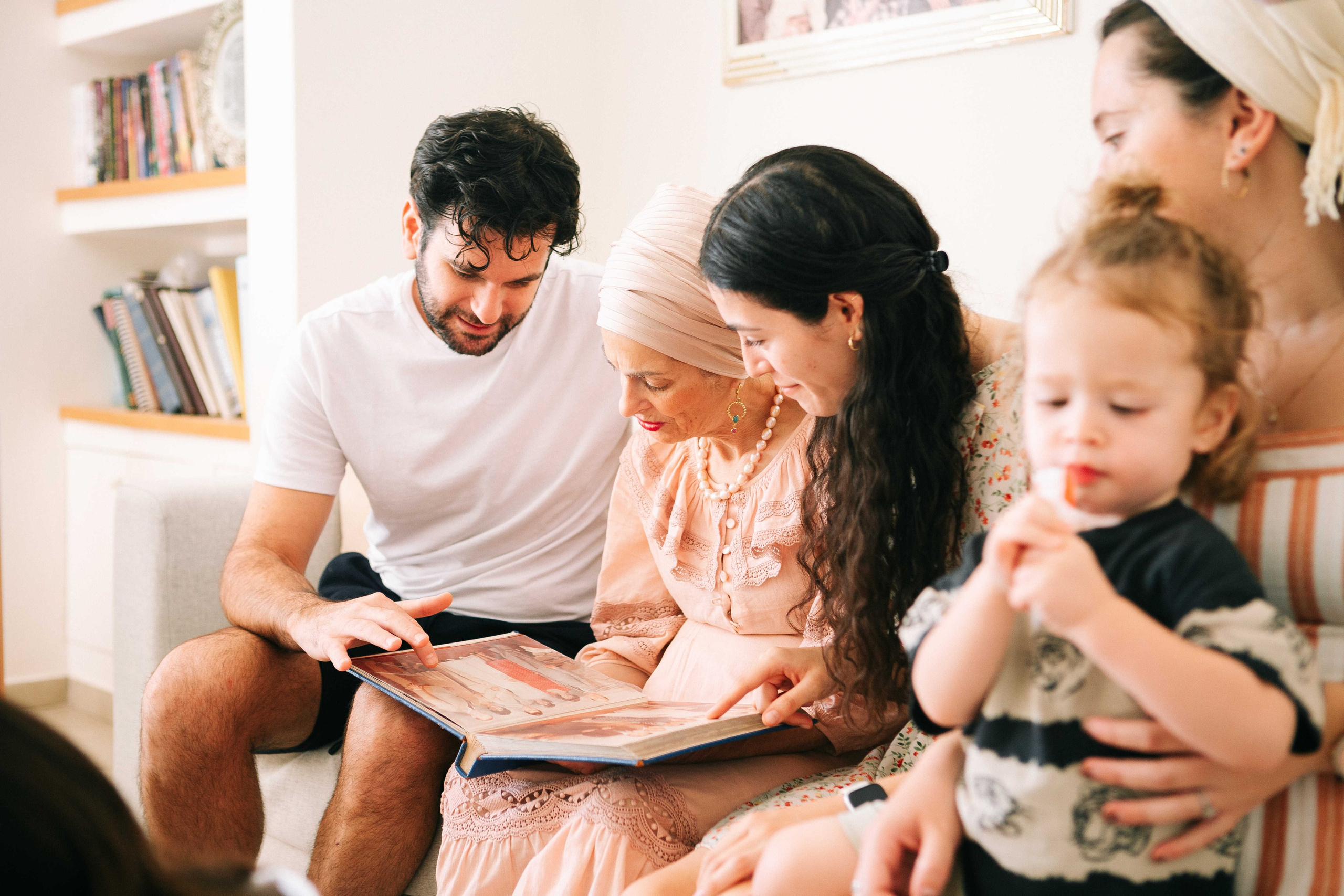 MAALE ADUMIM, HOME PHOTO SESSION + DESERT. Https://shi-photo.com/