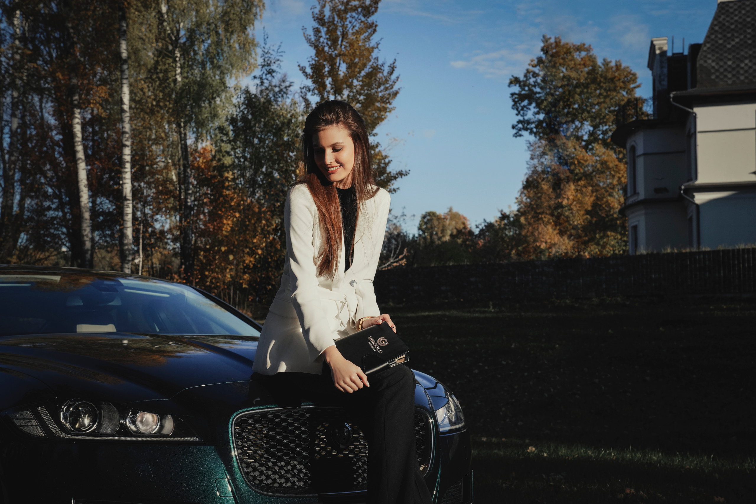 Branded pictures for Unigold