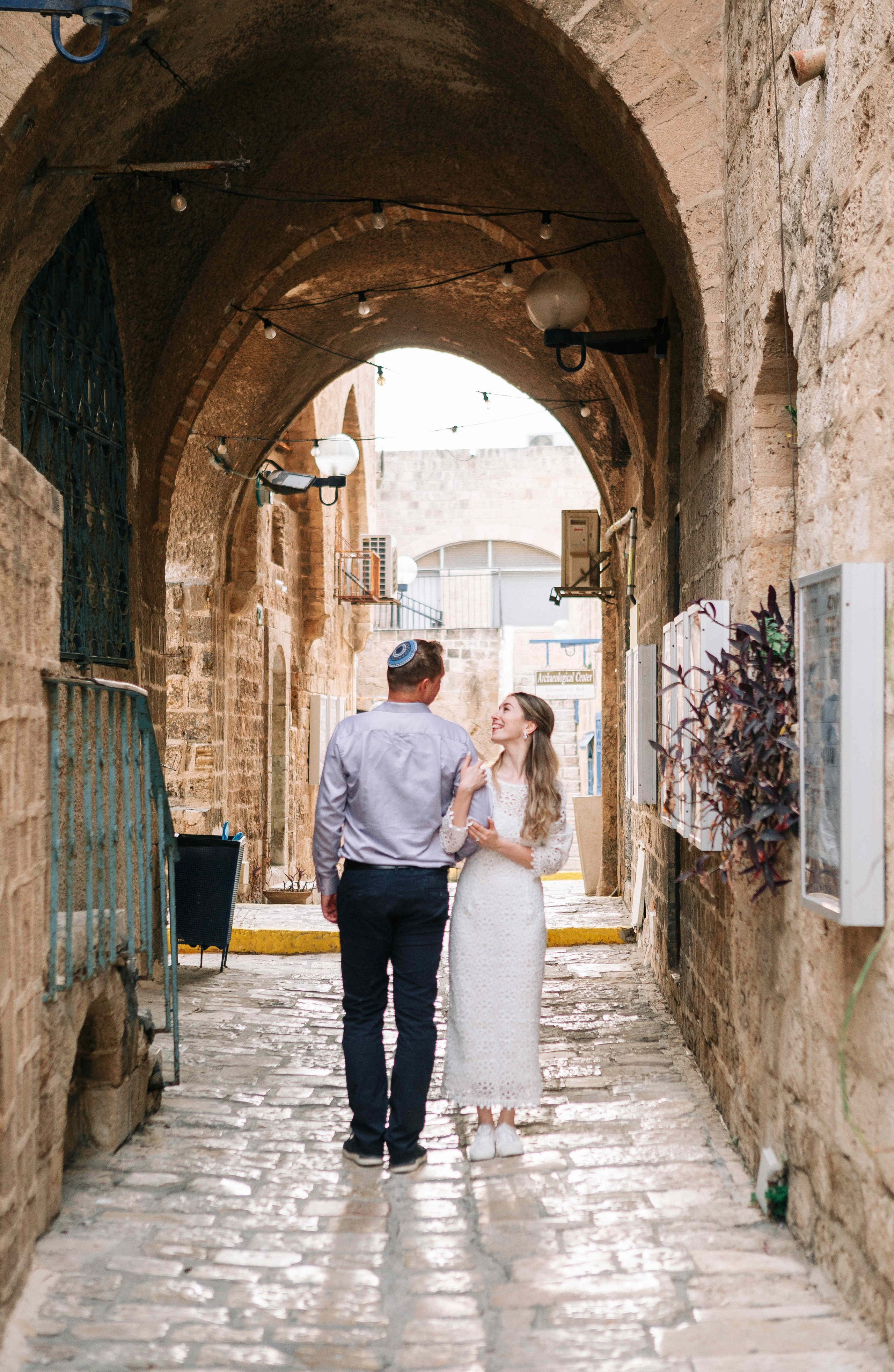 LOVERS IN JAFFO. PHOTOGRAPHER IN ISRAEL
