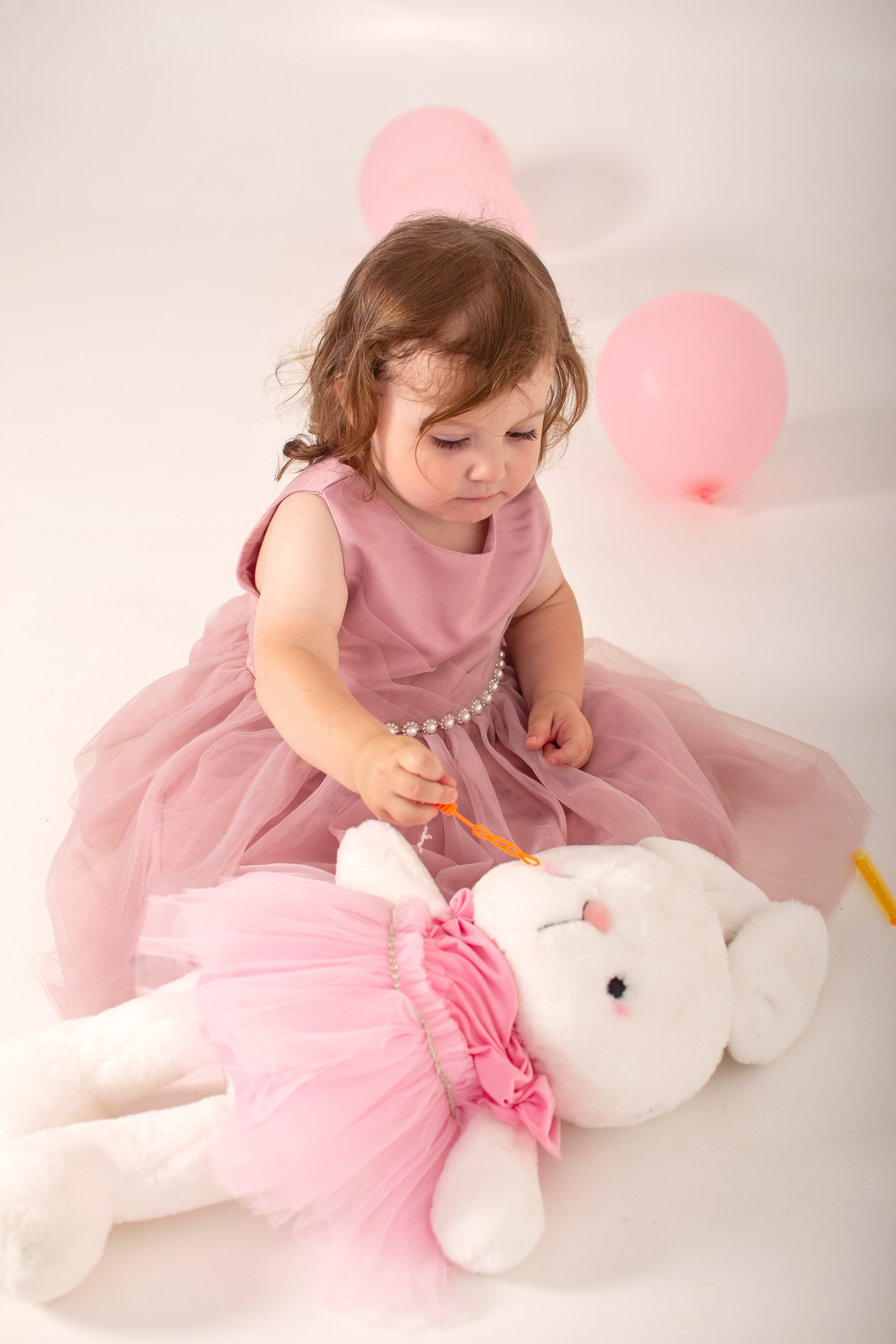 Фотосессия с пионами. Фотограф новорожденных в Темиртау и Караганде Любовь Жукова newborn