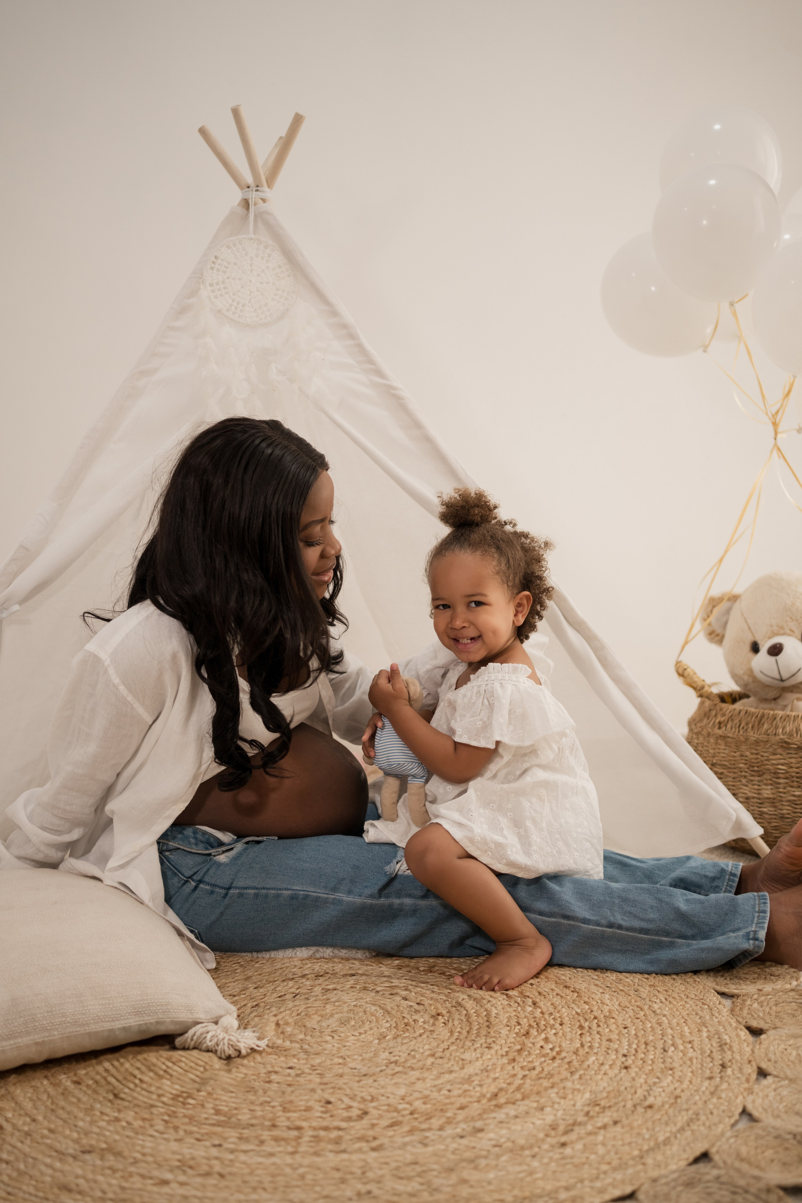Home studio session. Angela Iakovleva — Family Photographer in Dubai
