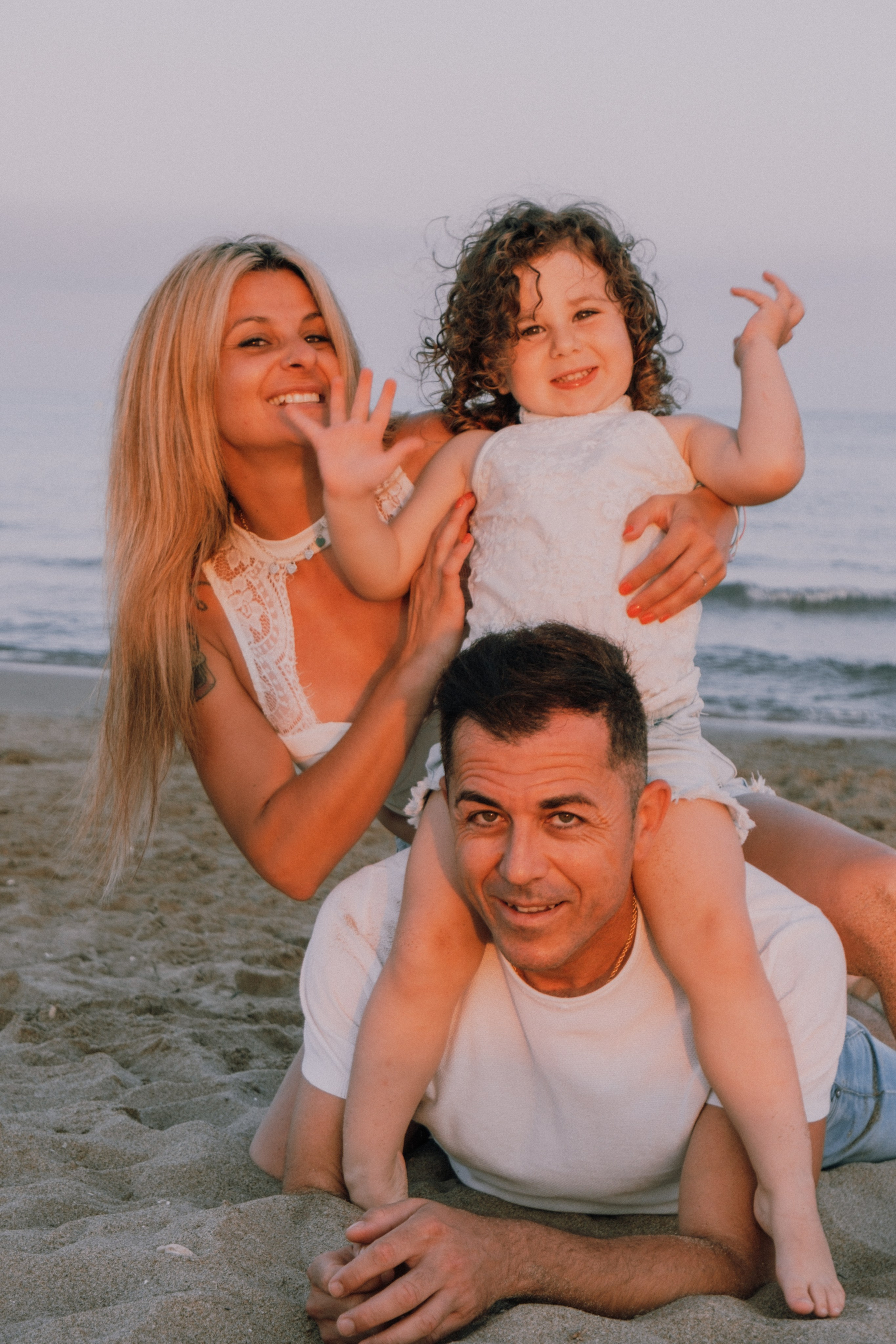 Sesión familiar en la playa. Fotografía profesional en Calafell - Elena Medvedeva