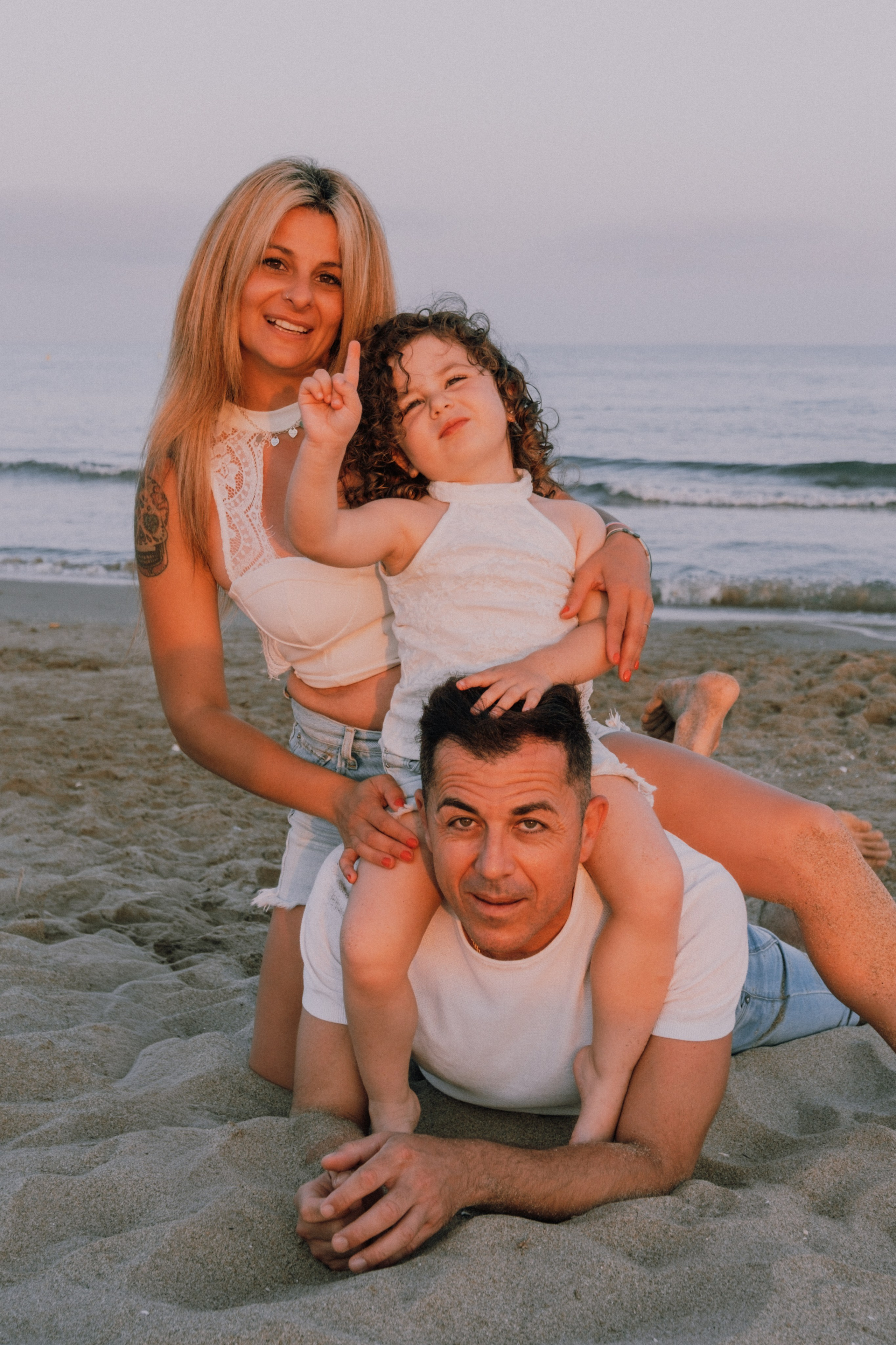 Sesión familiar en la playa. Fotografía profesional en Calafell - Elena Medvedeva