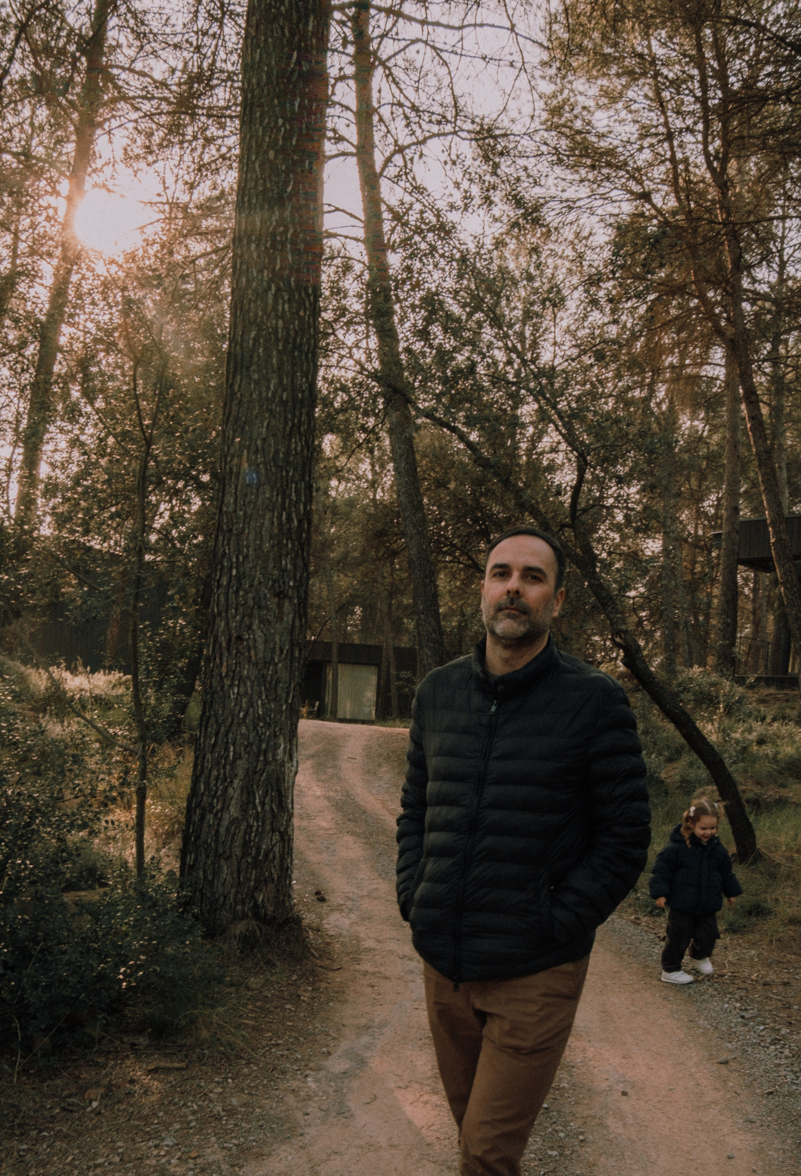Sesión familiar en el bosque. Fotografía profesional en Calafell - Elena Medvedeva