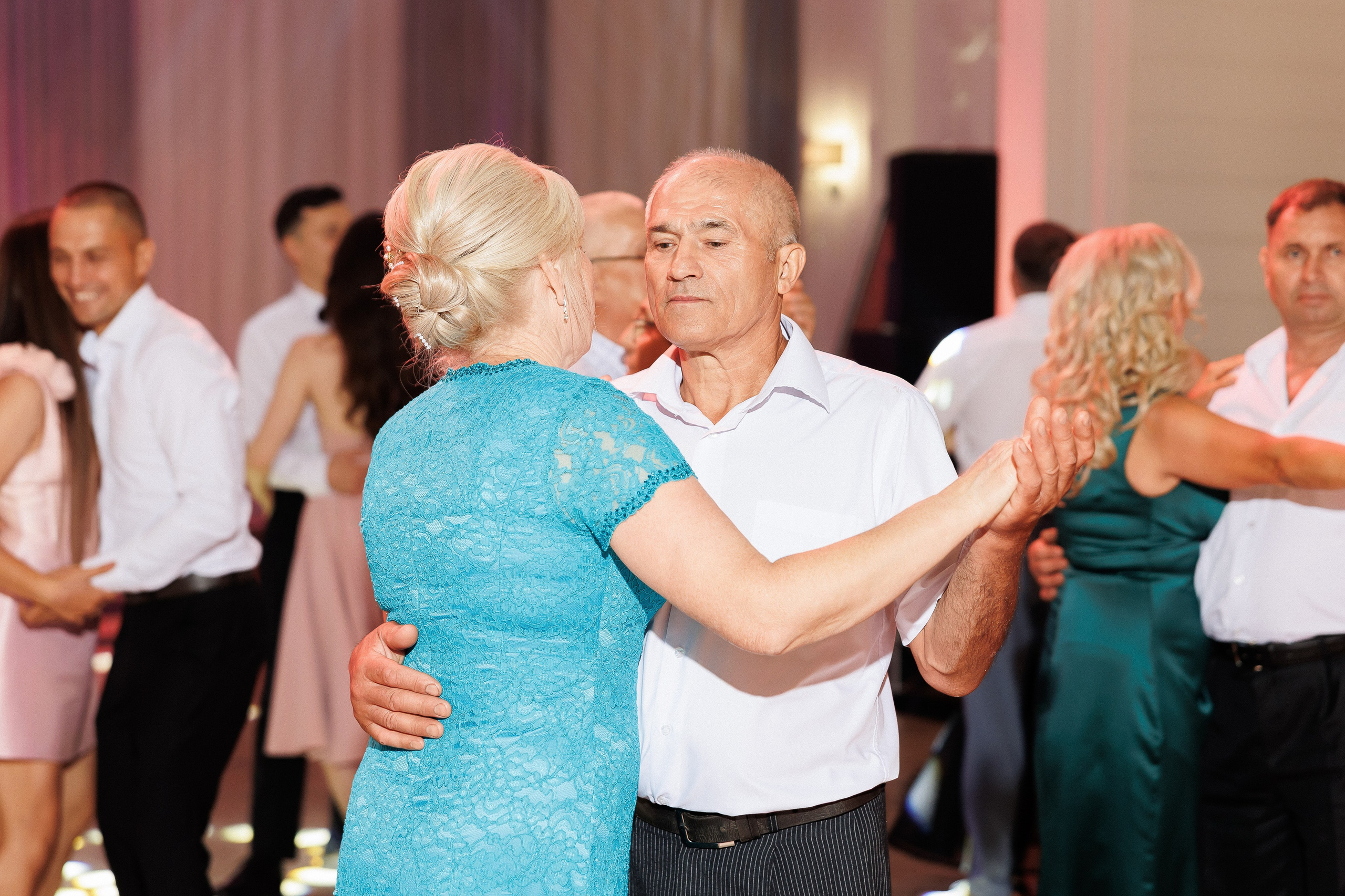 Eugen & Livia — Grand Elysee — Wedding Day. Servicii Foto și Video 067188353