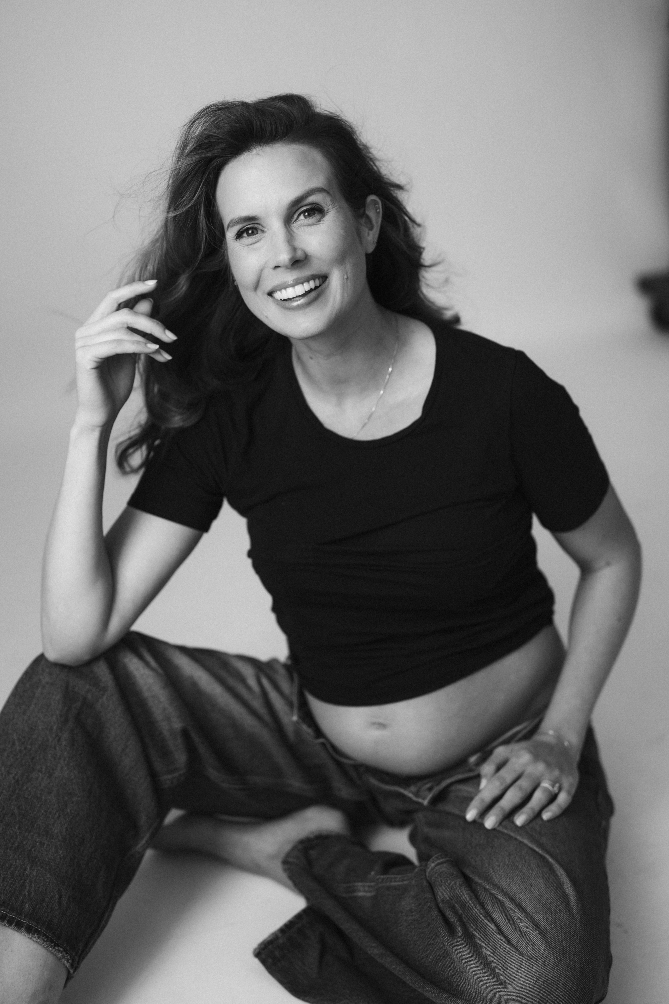 Kathleen. Modern maternity photographer in Long Island New York